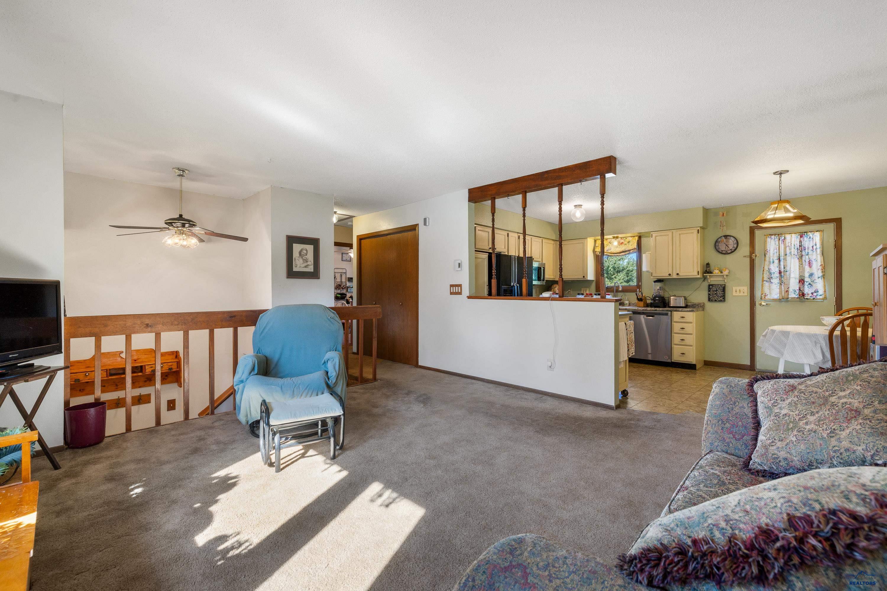 3932 FALCON DR