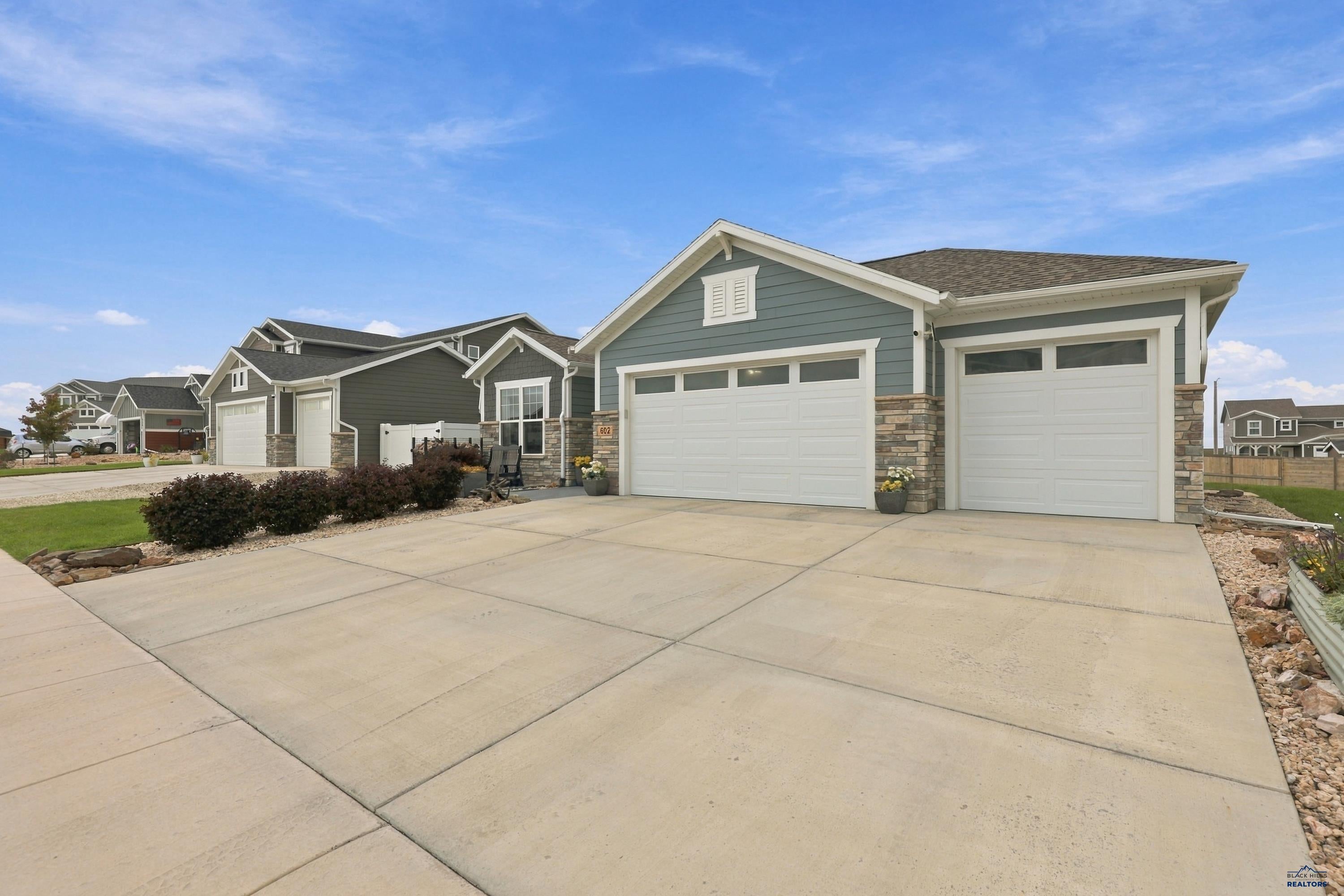 602 SOLOMON CT
