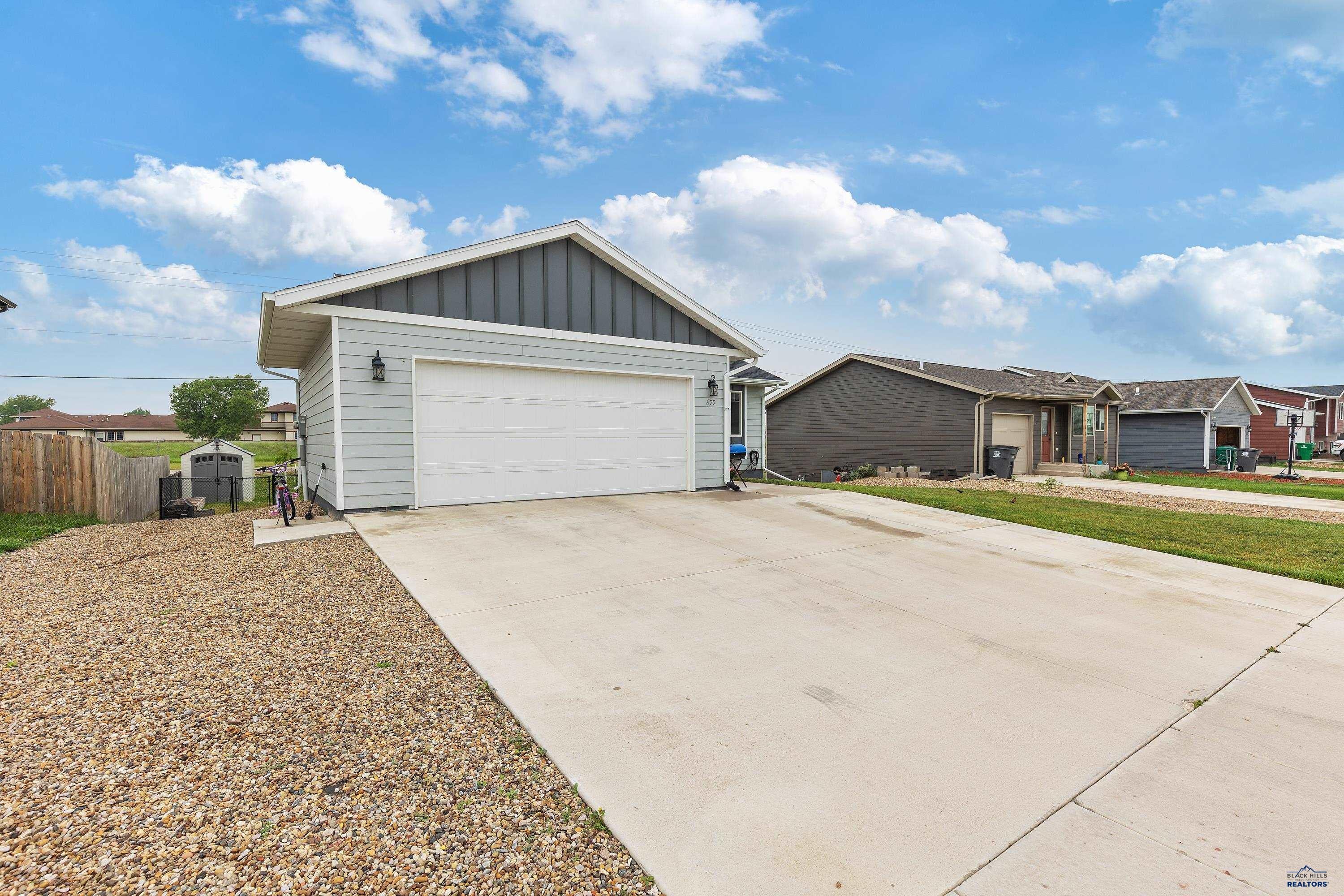 655 BOSWELL BLVD