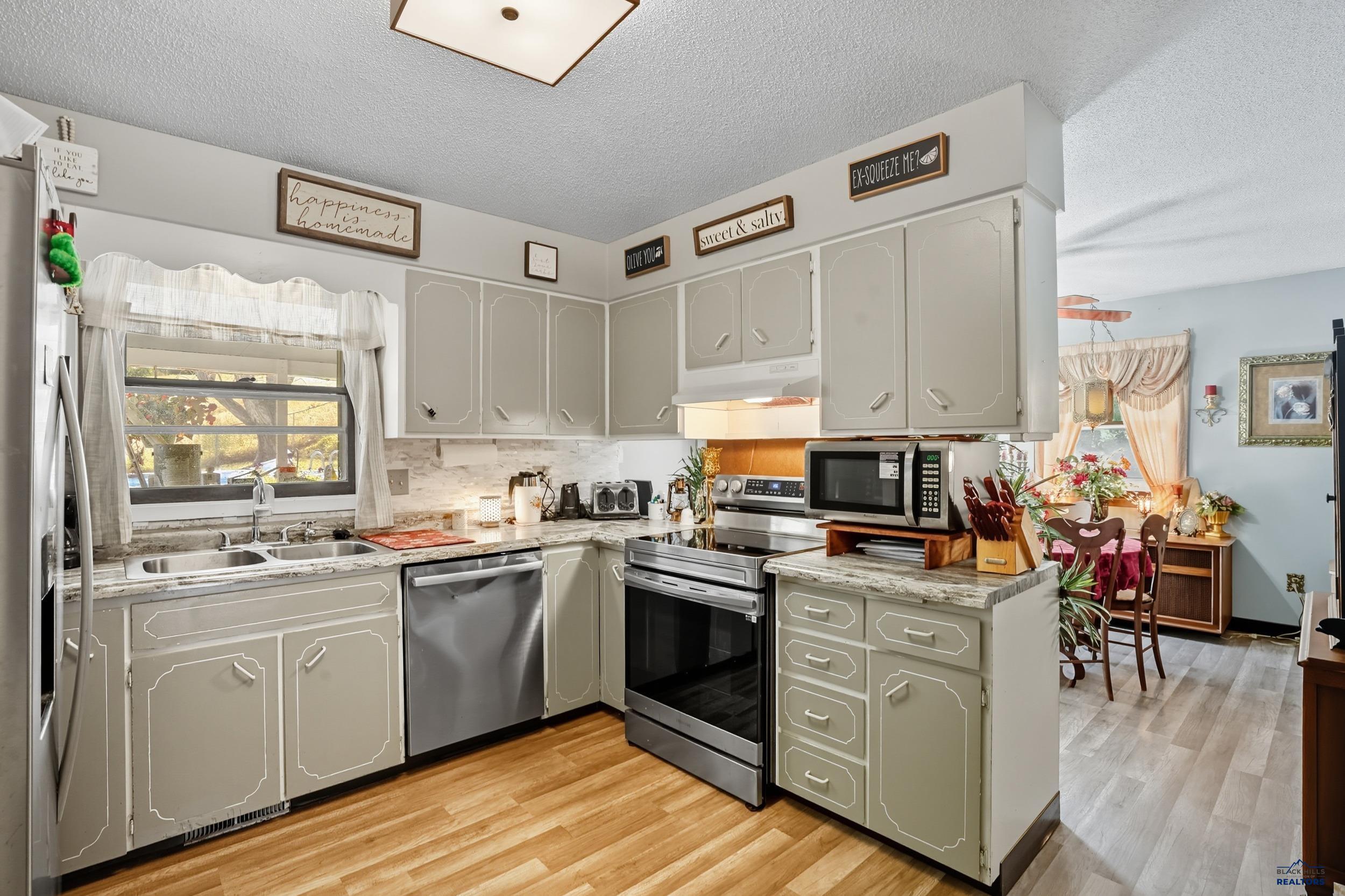 2709 CAMERON DR