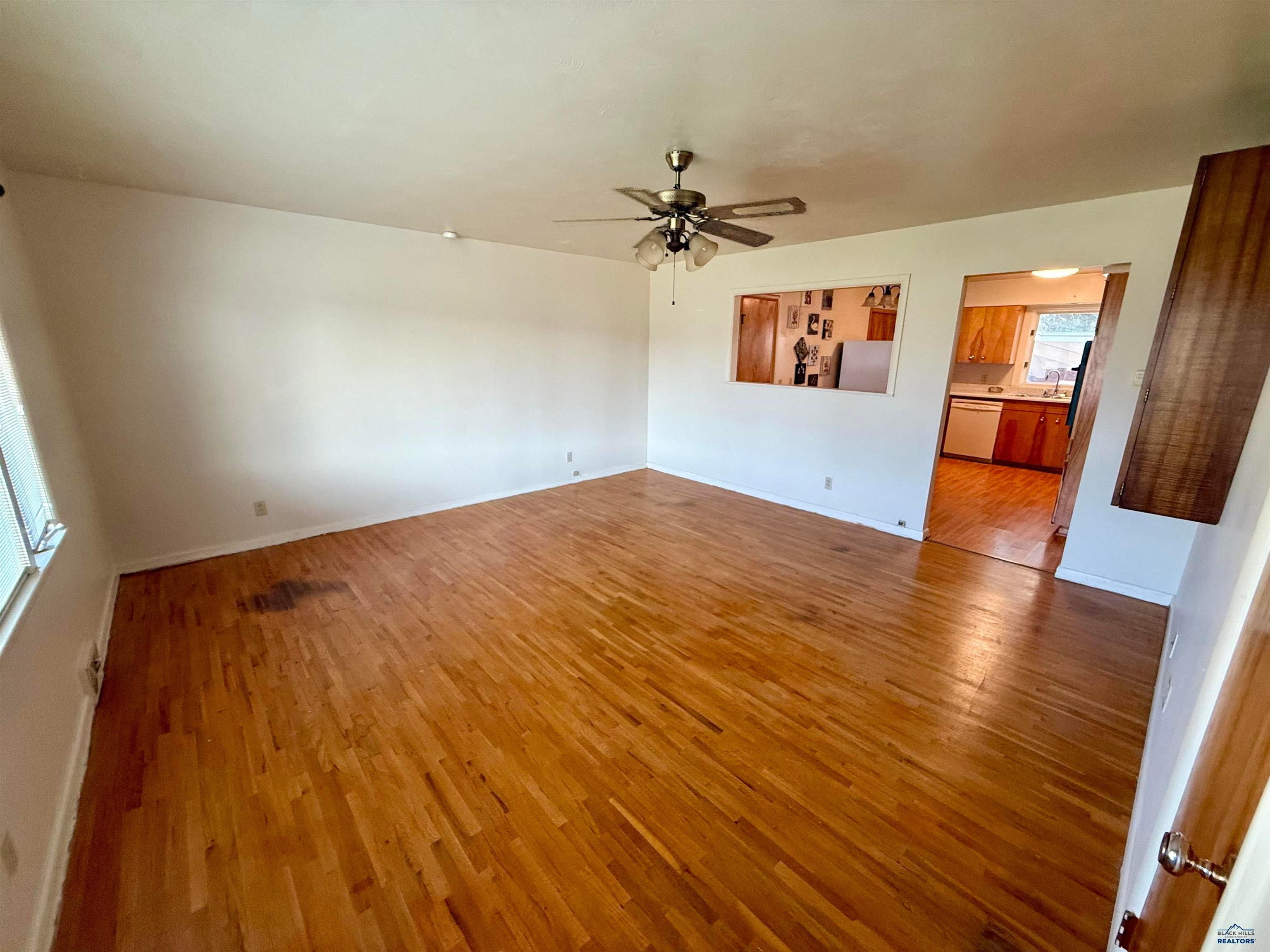 305 E PHILADELPHIA