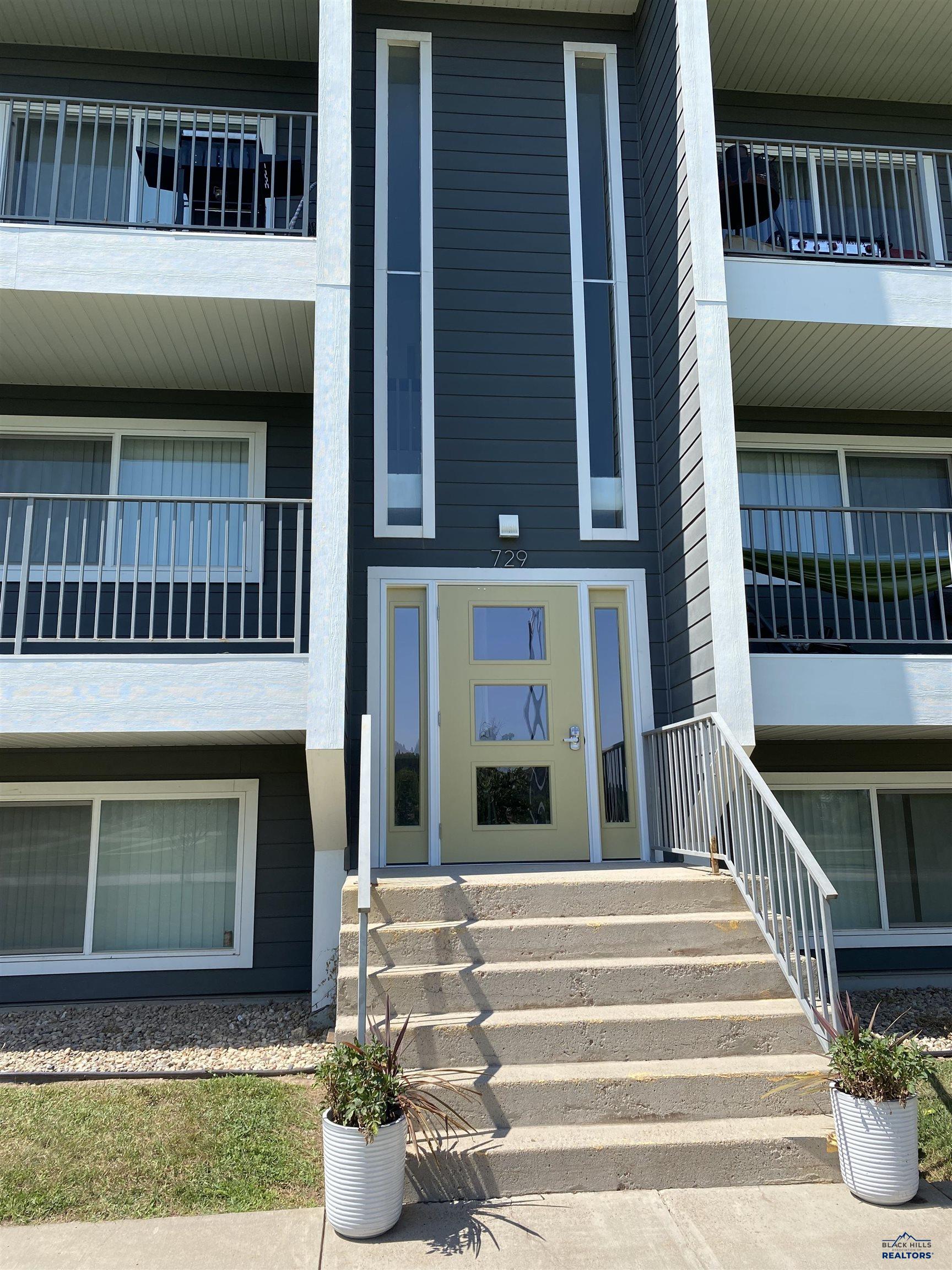 701 DAKOTA DR