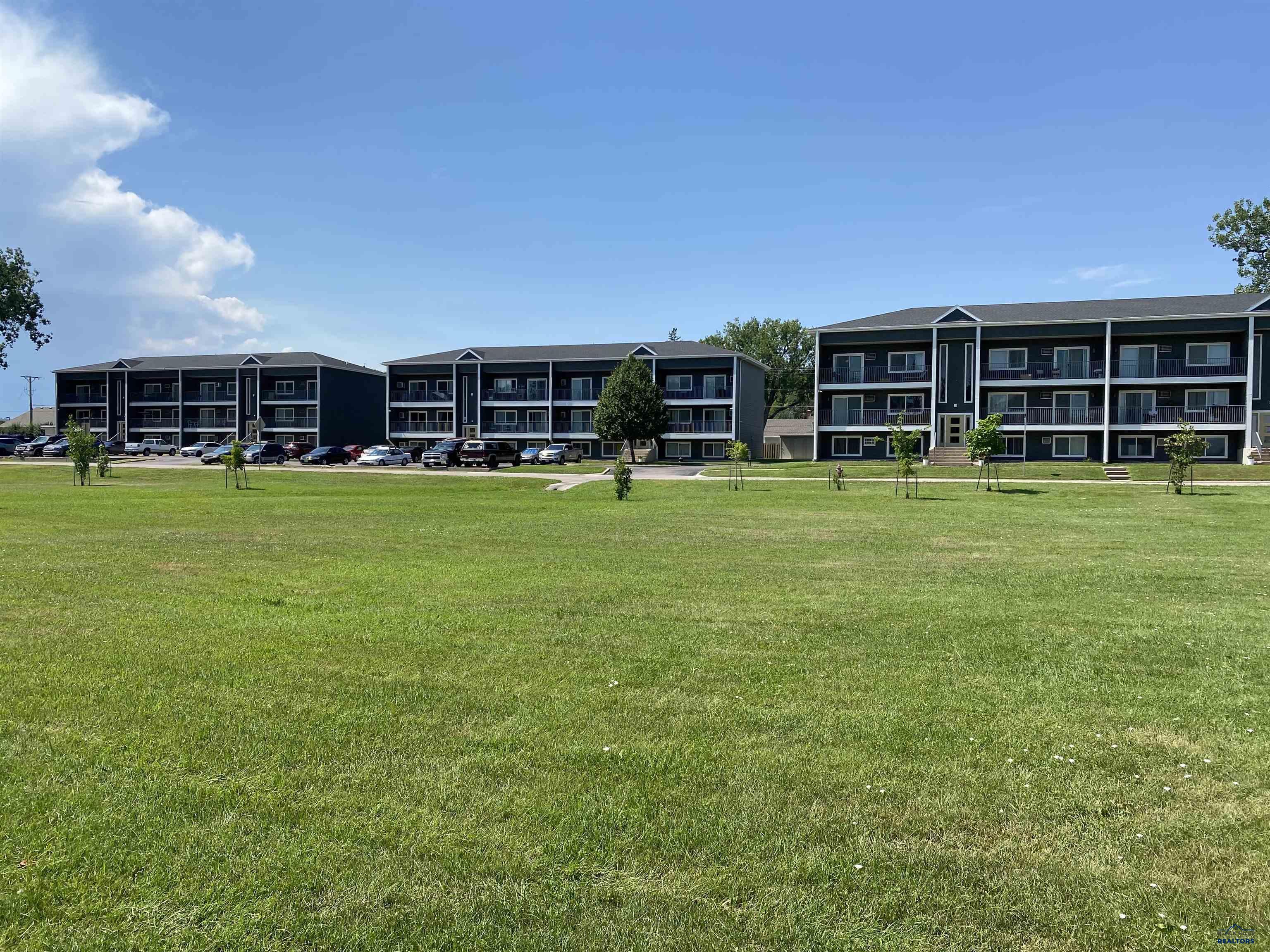 701 DAKOTA DR