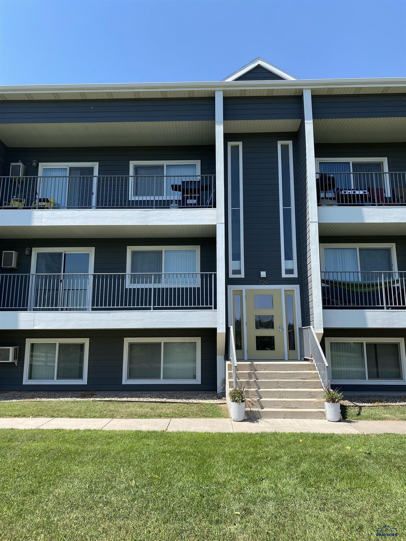 701 DAKOTA DR