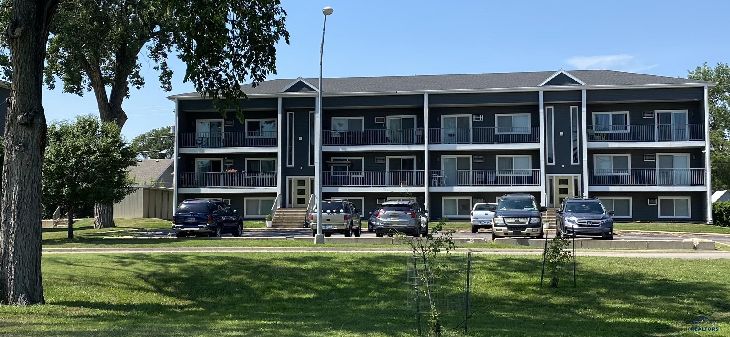 701 DAKOTA DR
