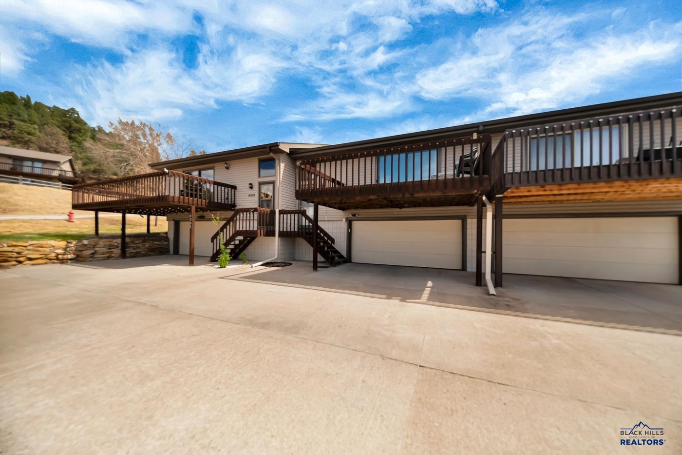 4204 FOOTHILL DR
