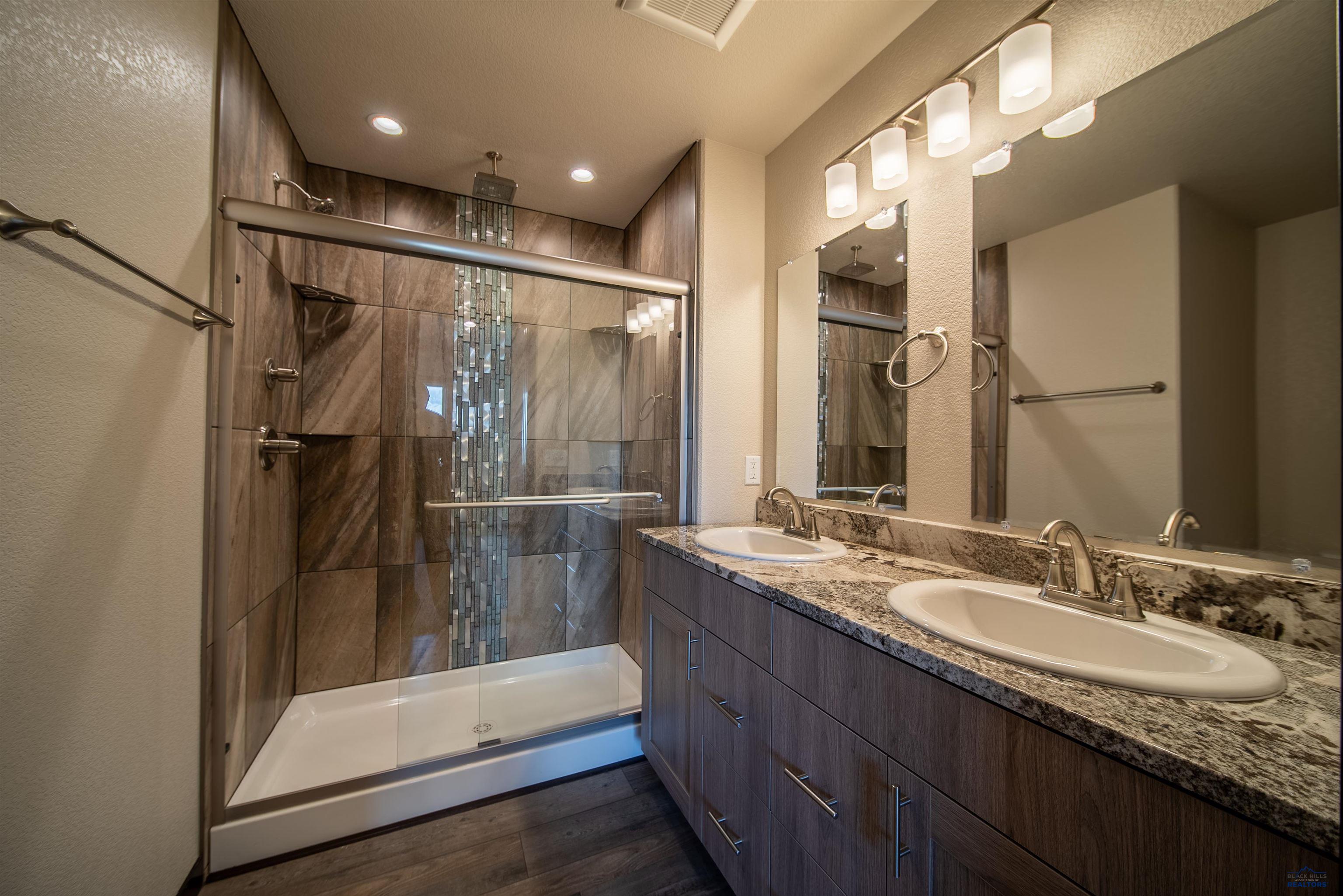 417 CONSTITUTION BLVD