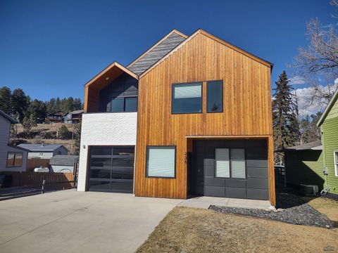 236 E MAIN Hill City SD 57745