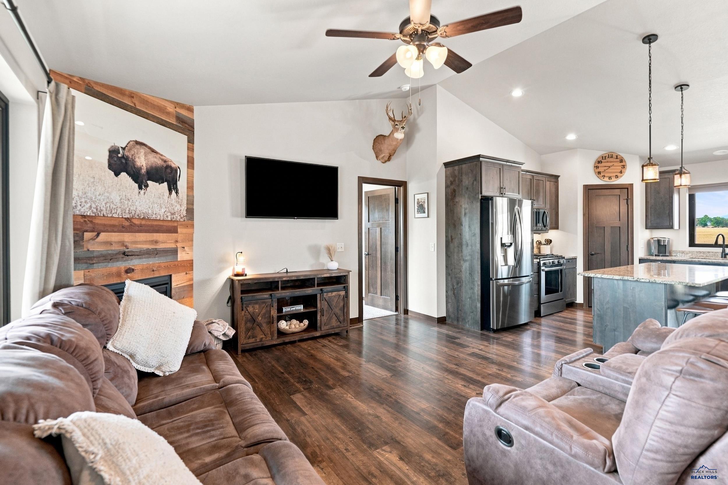1011 MAC LN