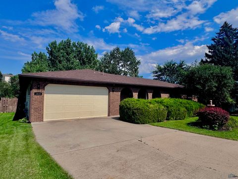 1214 BURNS CIR Rapid City SD 57702