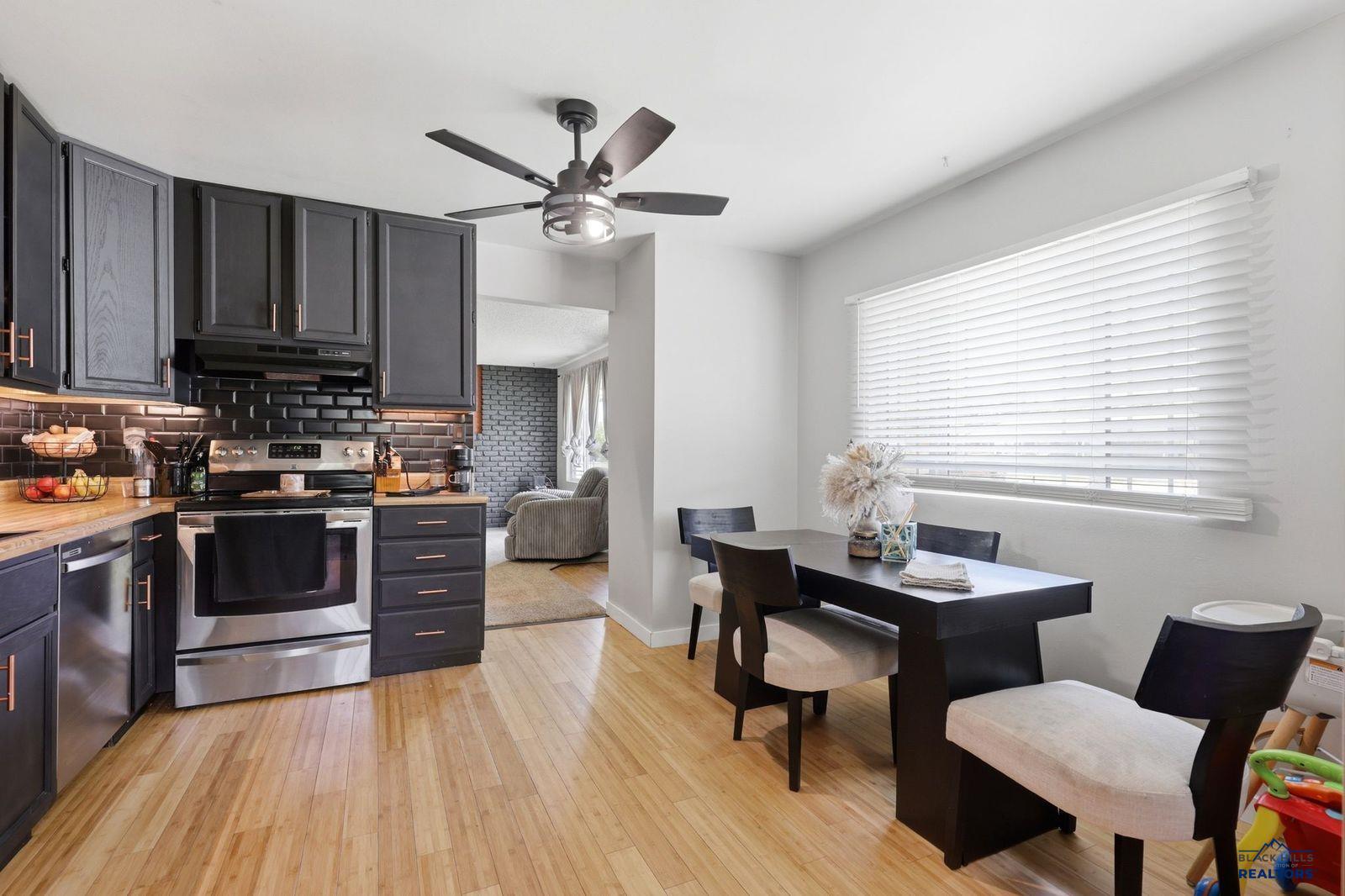 1206 WOODLAWN DR