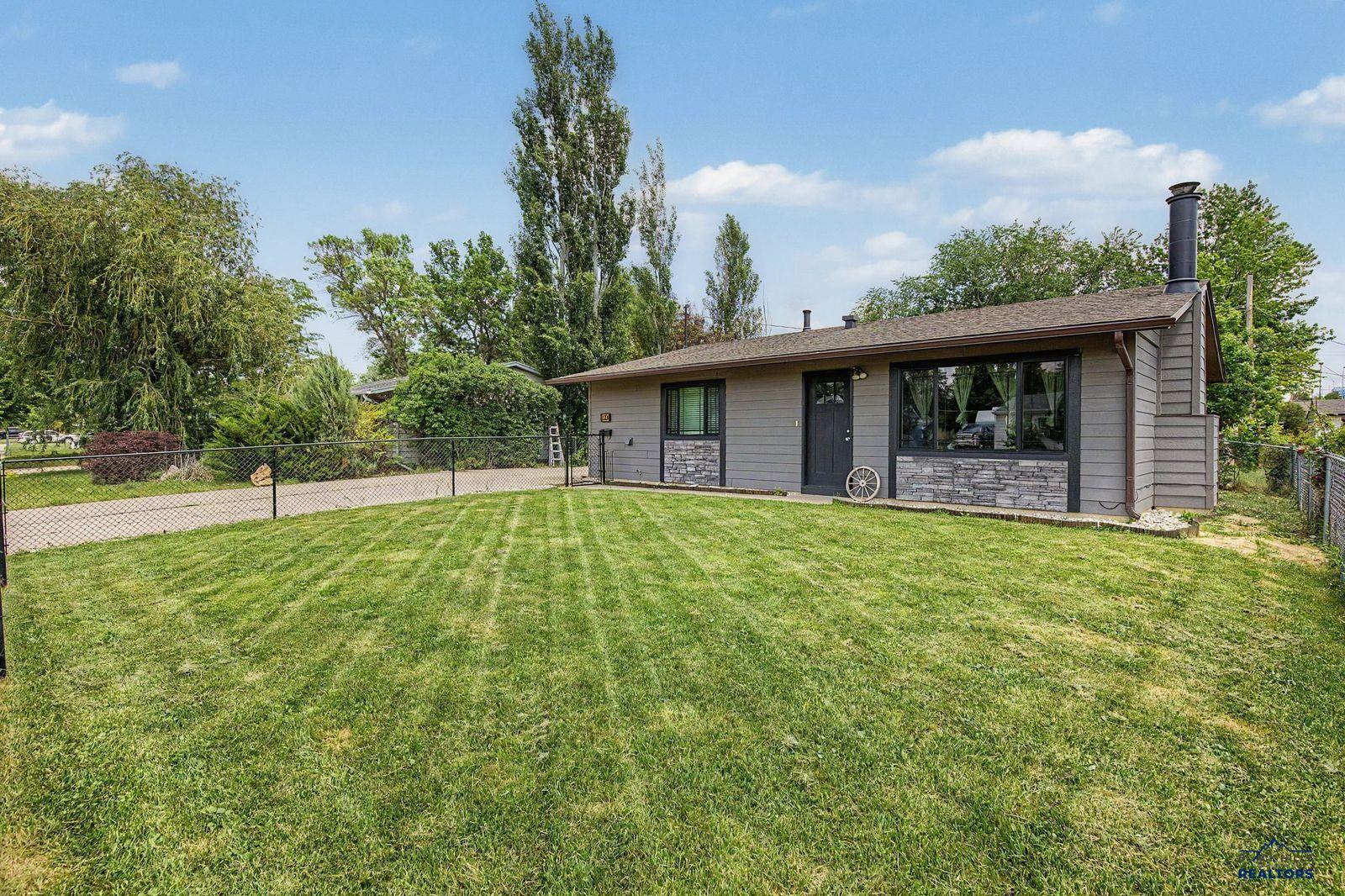 1206 WOODLAWN DR