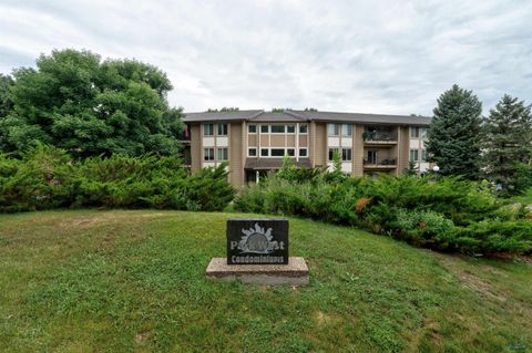 3968 FAIRWAY HILLS DR Rapid City SD 57702