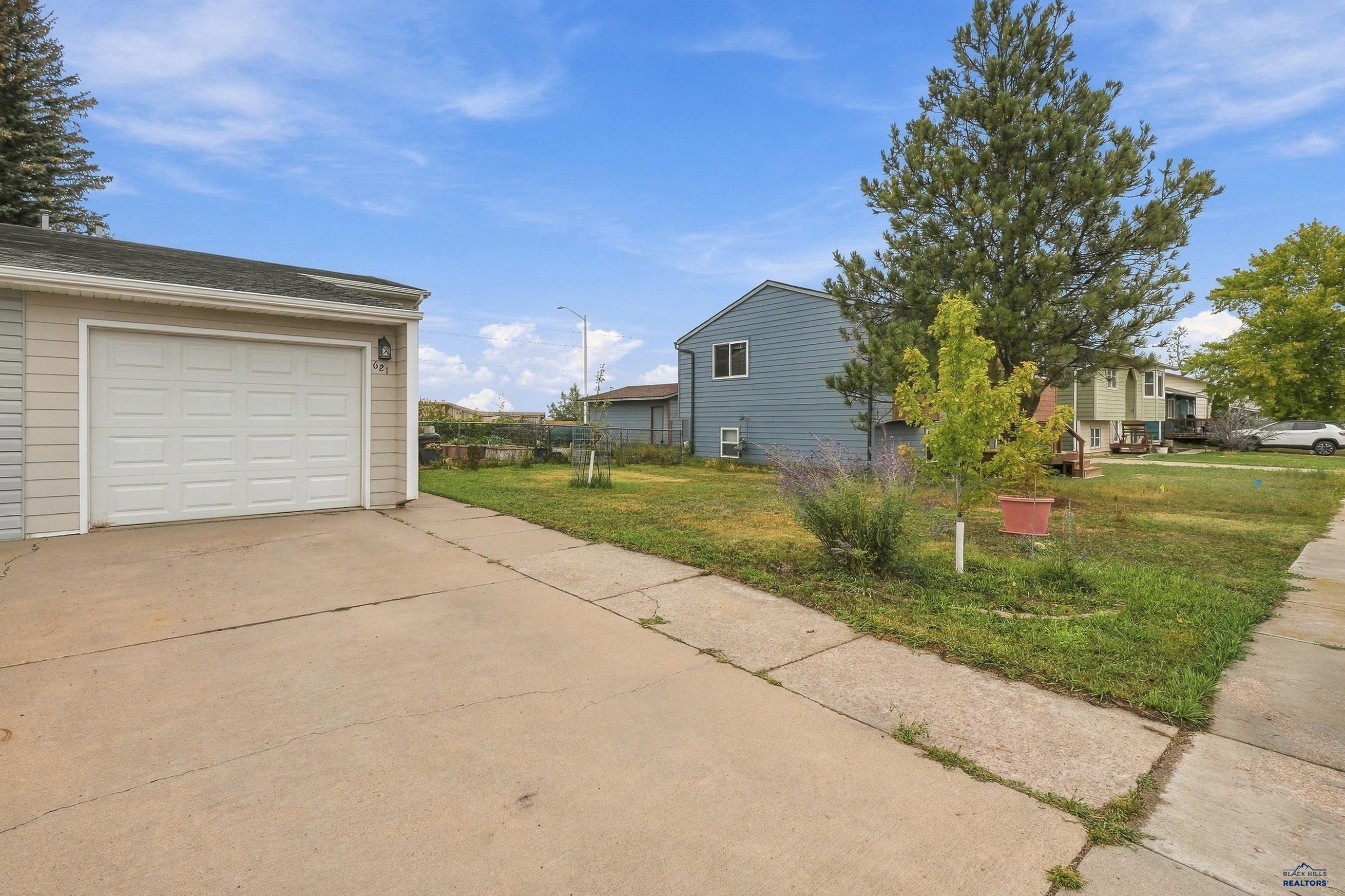 621 ENNEN DR