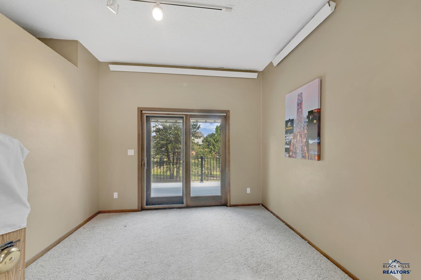 5224 MEADOWLARK DR