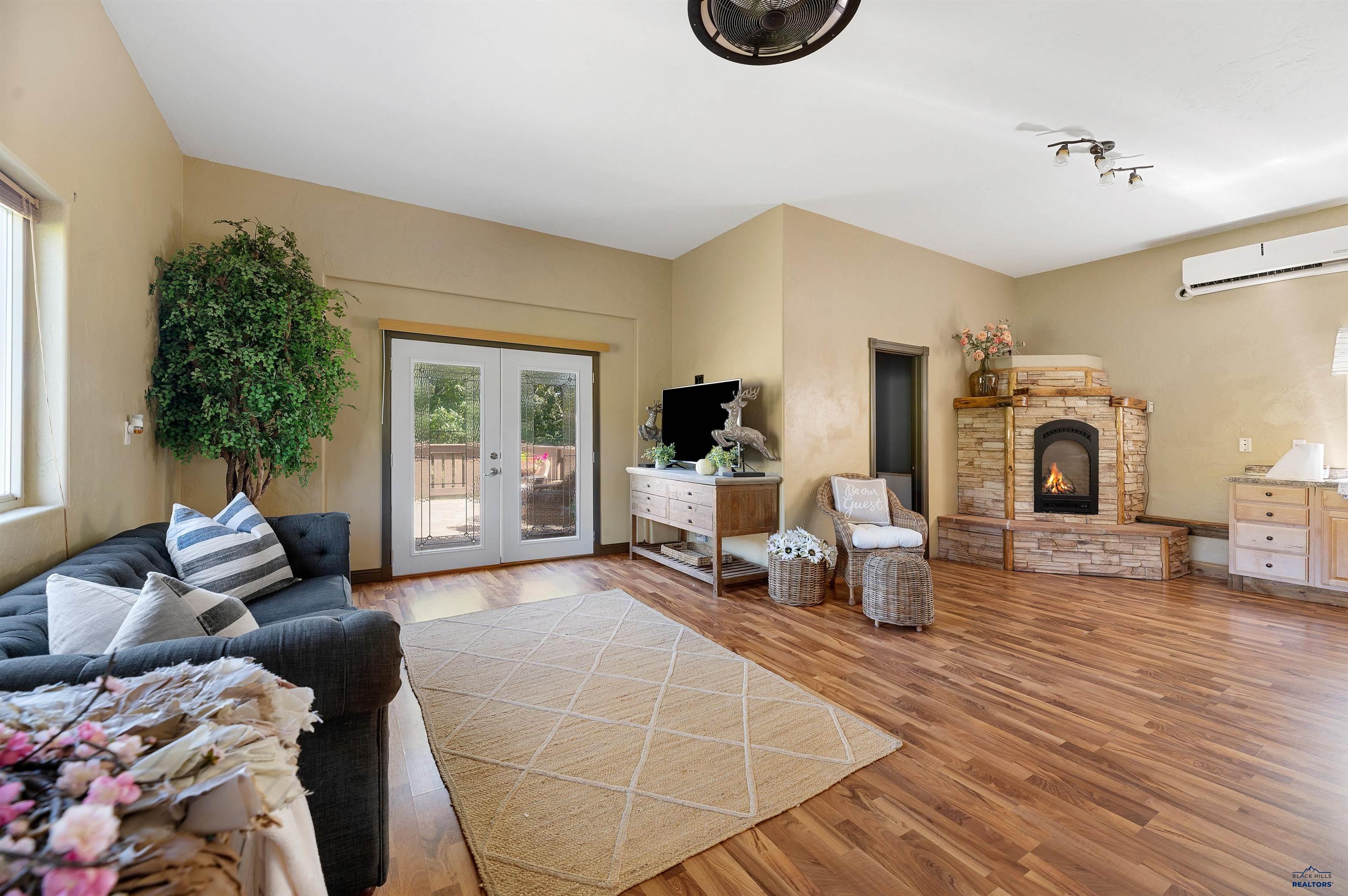 12034 OAK DR