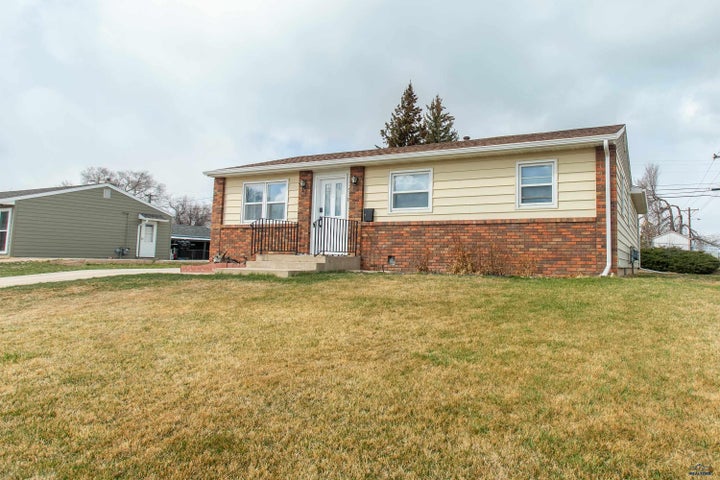 Photo 1 of 15 — 518 E OAKLAND, Rapid City, SD 57701