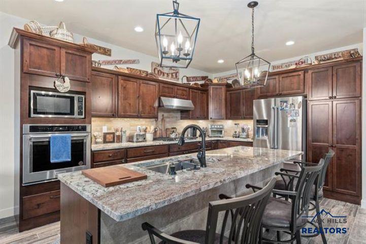 5821 REGAL CT