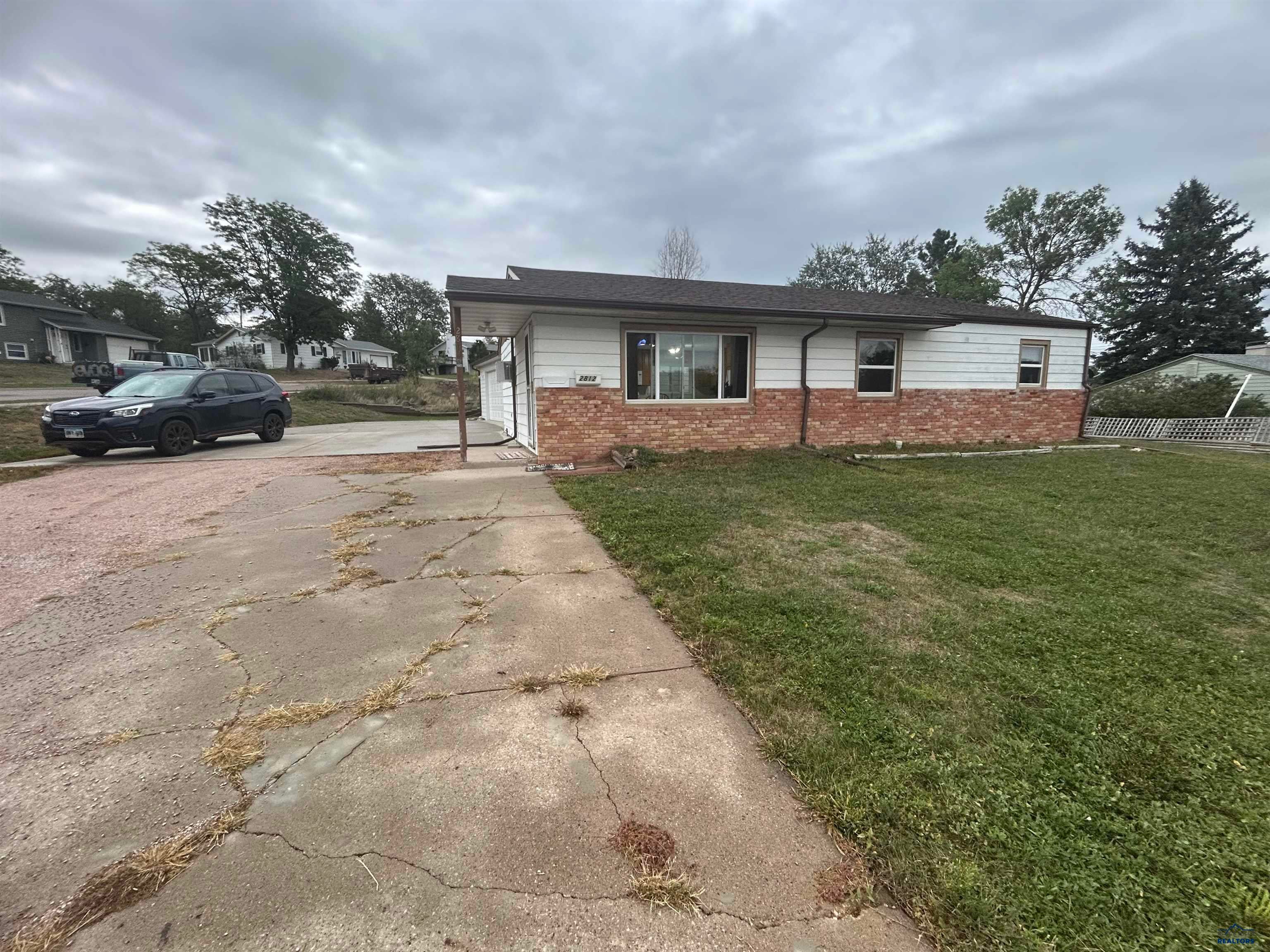 2812 OAK AVE