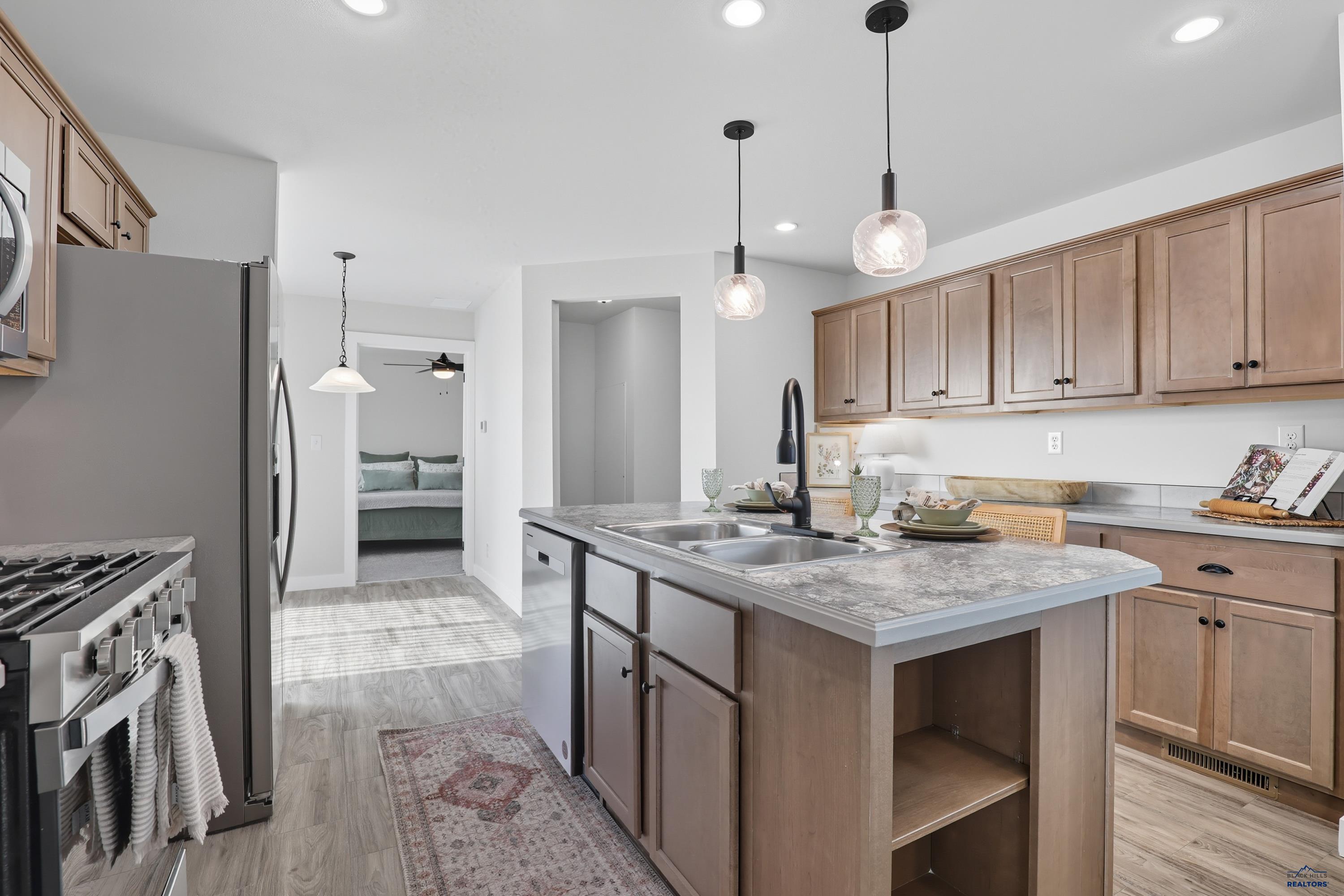 1717.102 E PHILADELPHIA