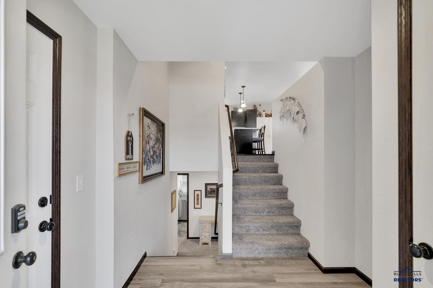 2033 E PHILADELPHIA