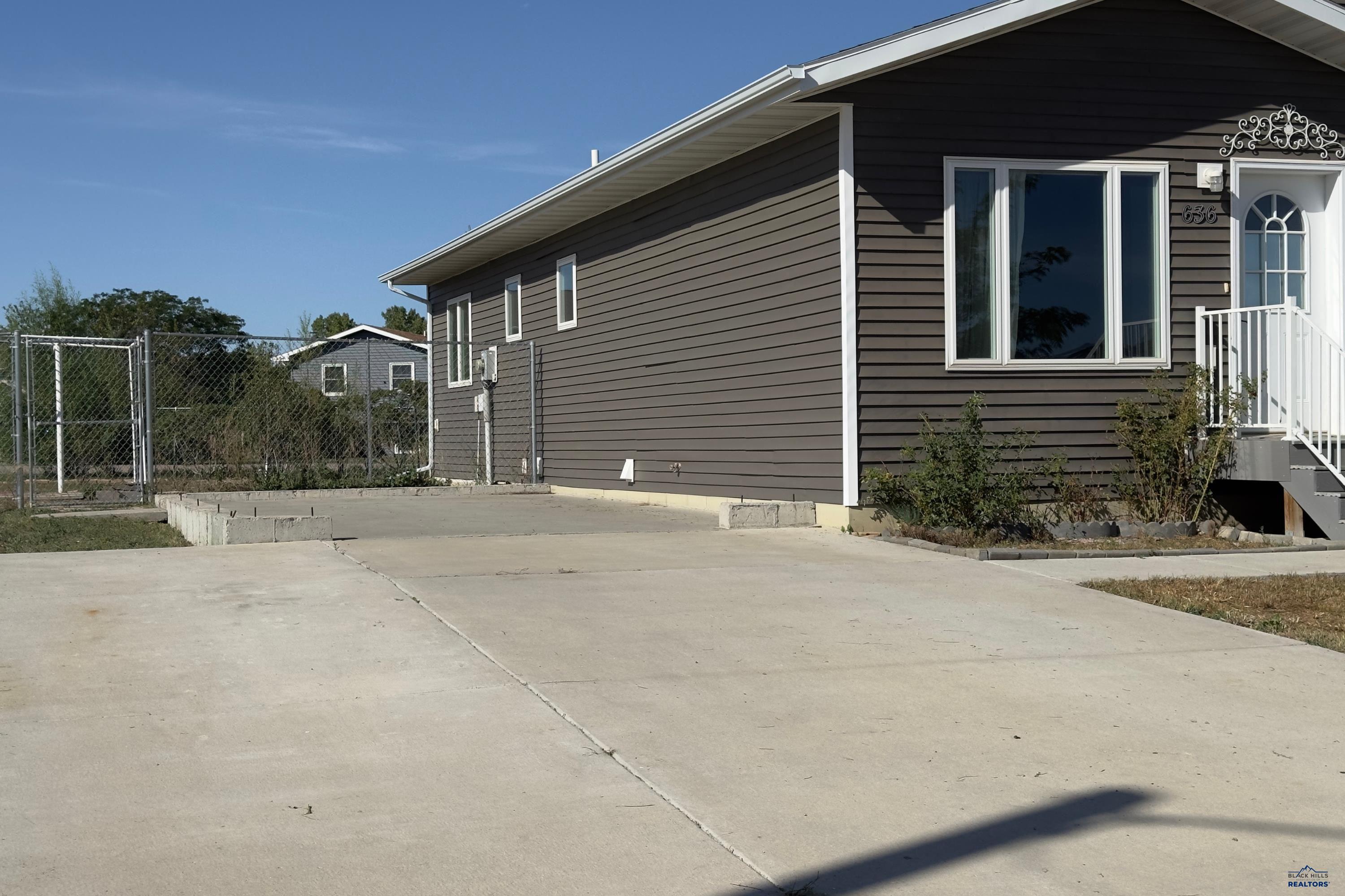 636 SHUTTLE COURT