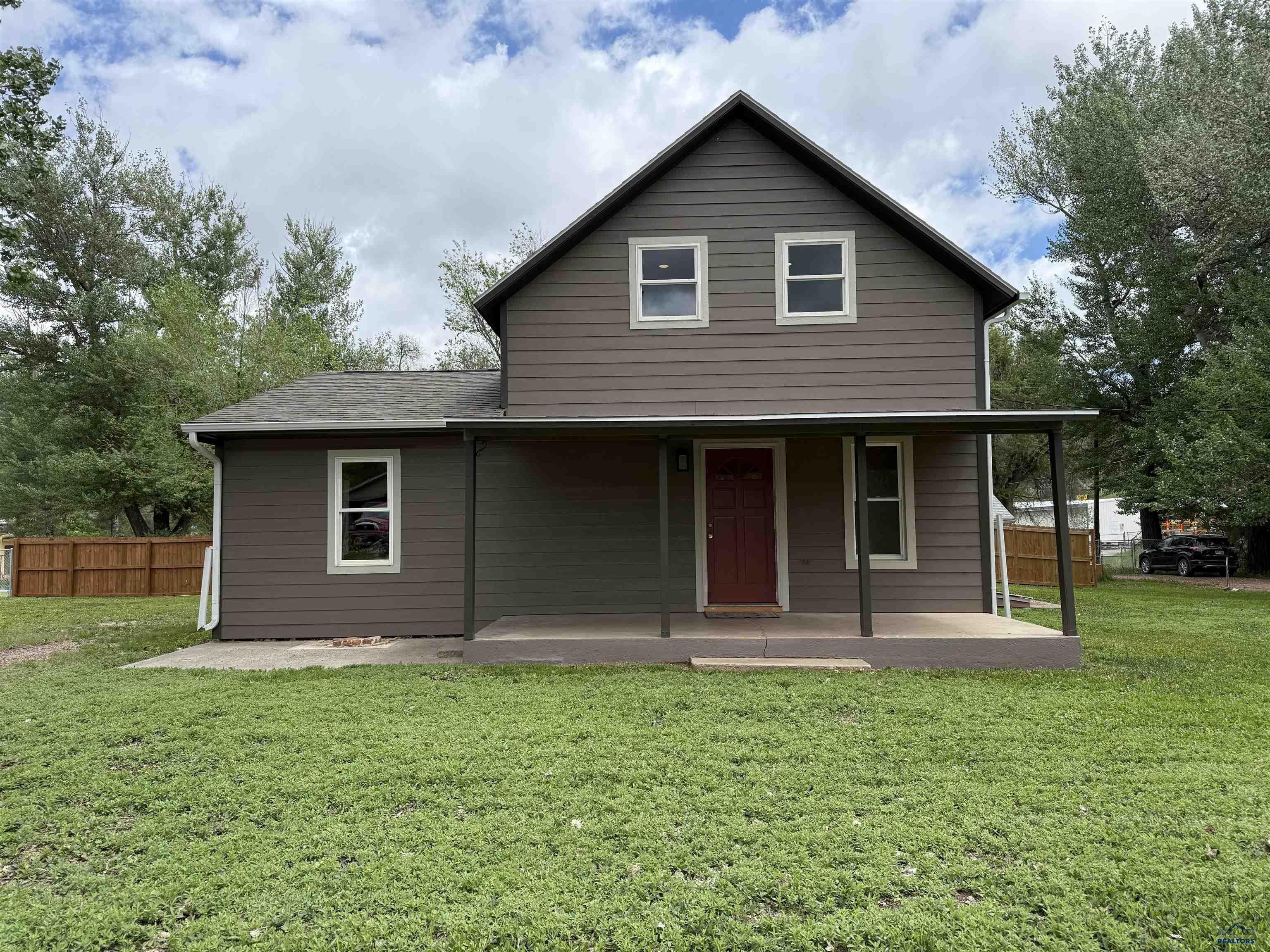 Photo 1 of 30 — 1001 S 6TH ST, Hot Springs, SD 57747