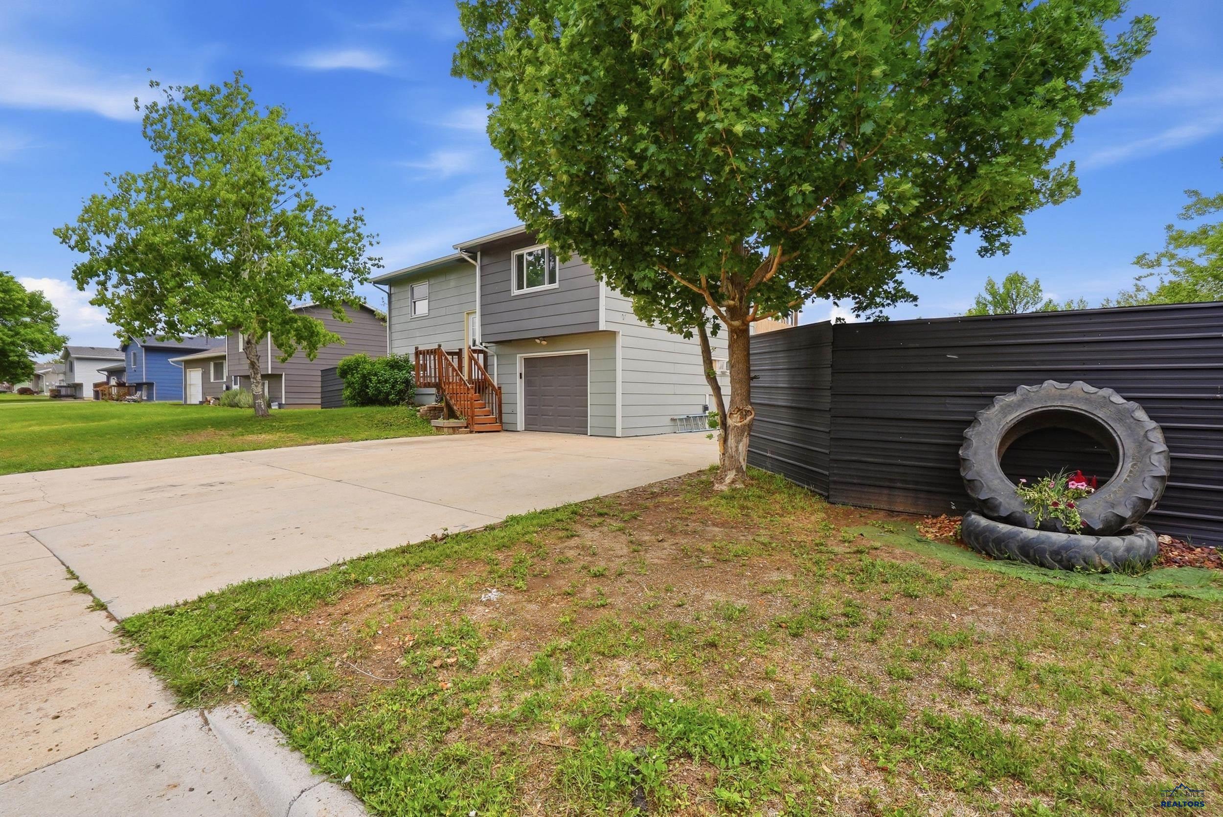 4794 TRAIL DR