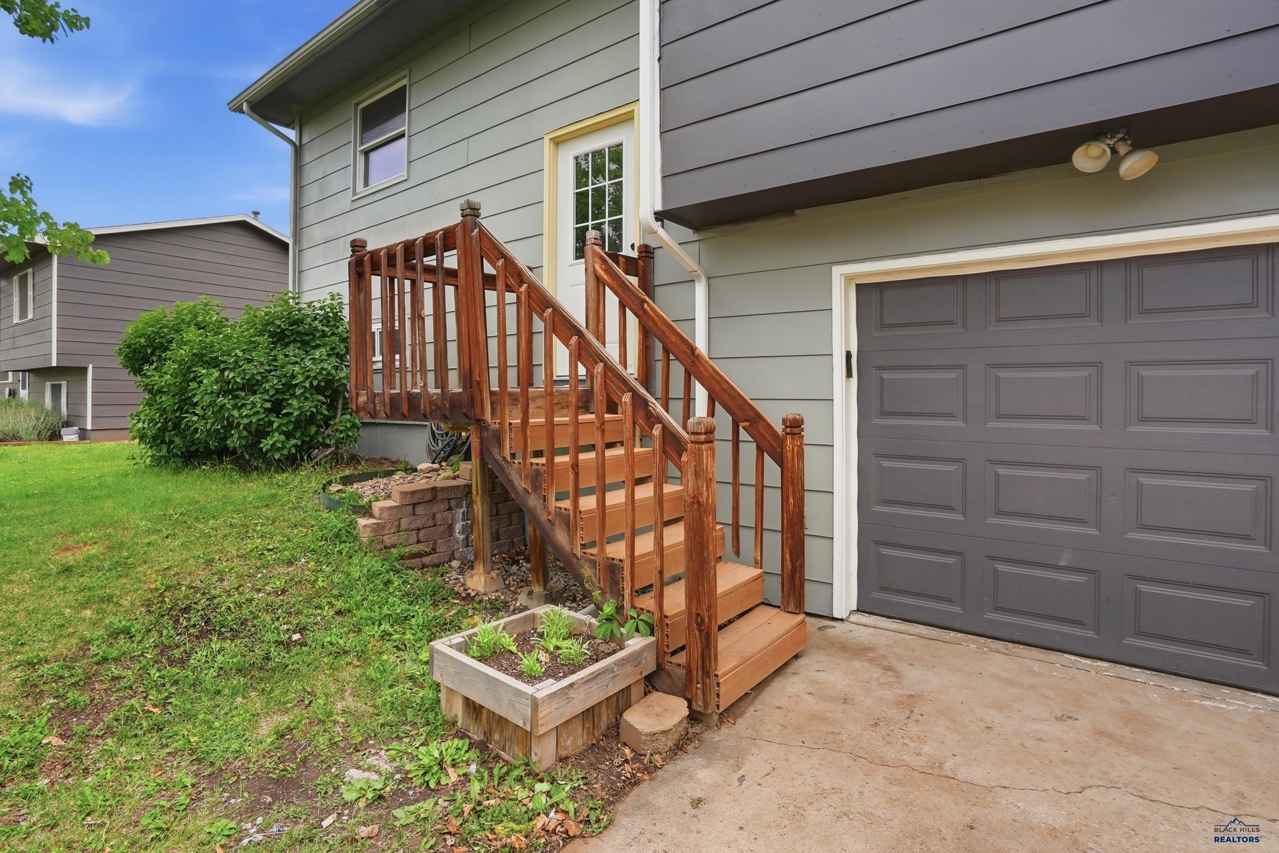 4794 TRAIL DR