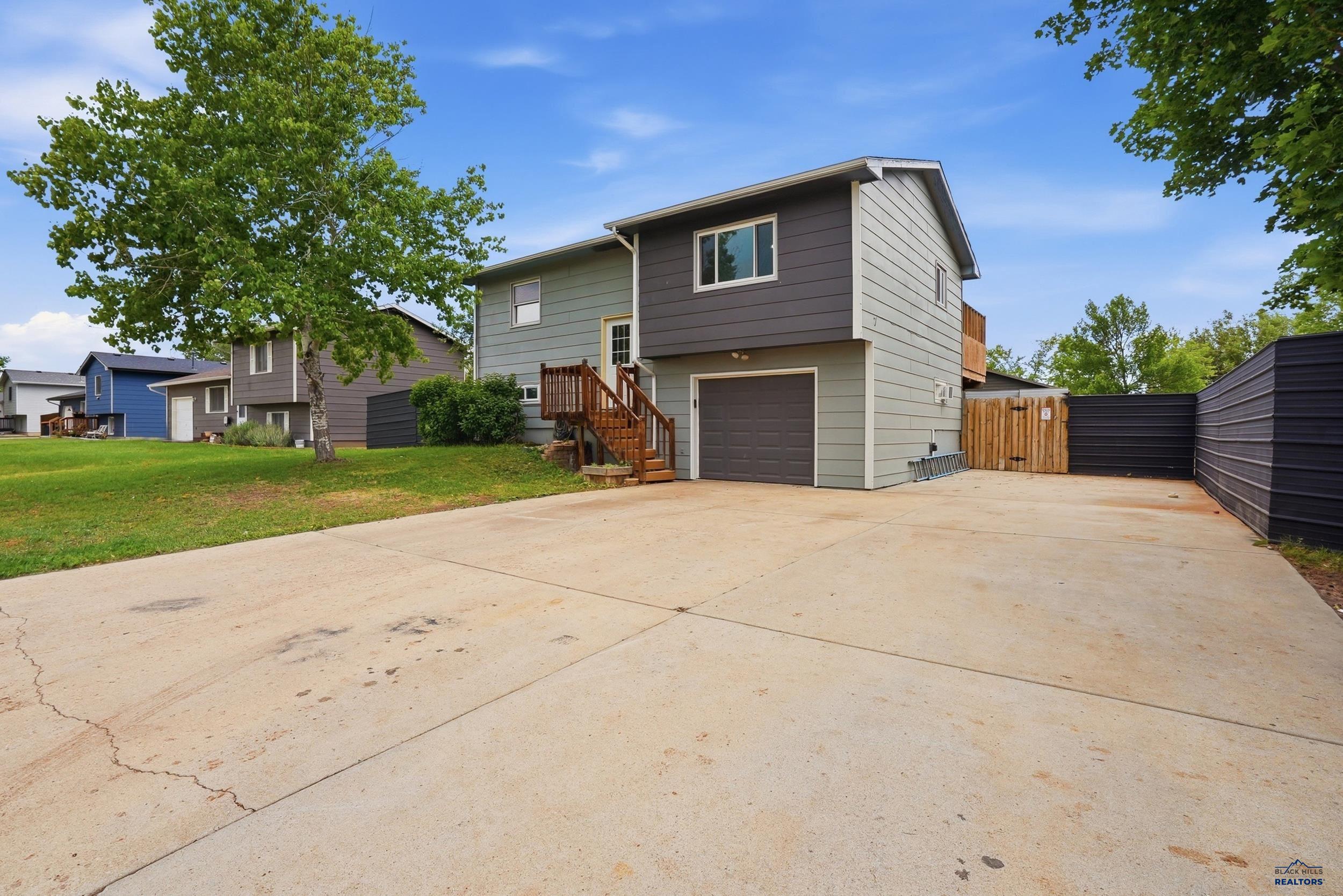 4794 TRAIL DR