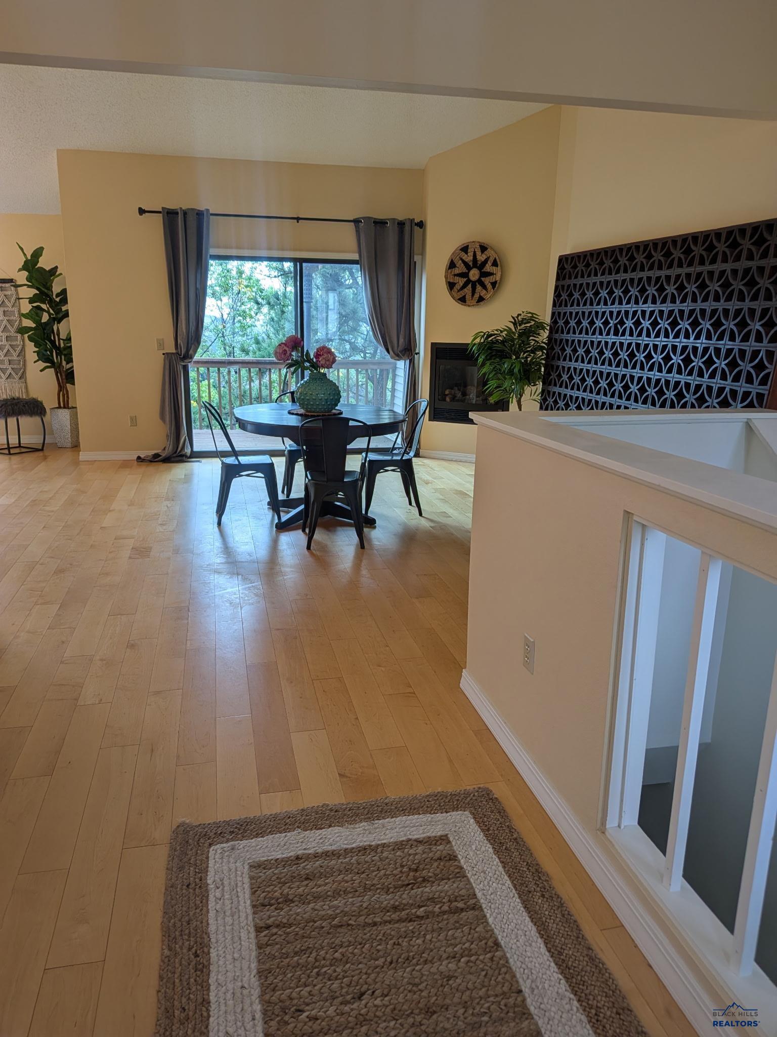 1058 WOODRIDGE DR