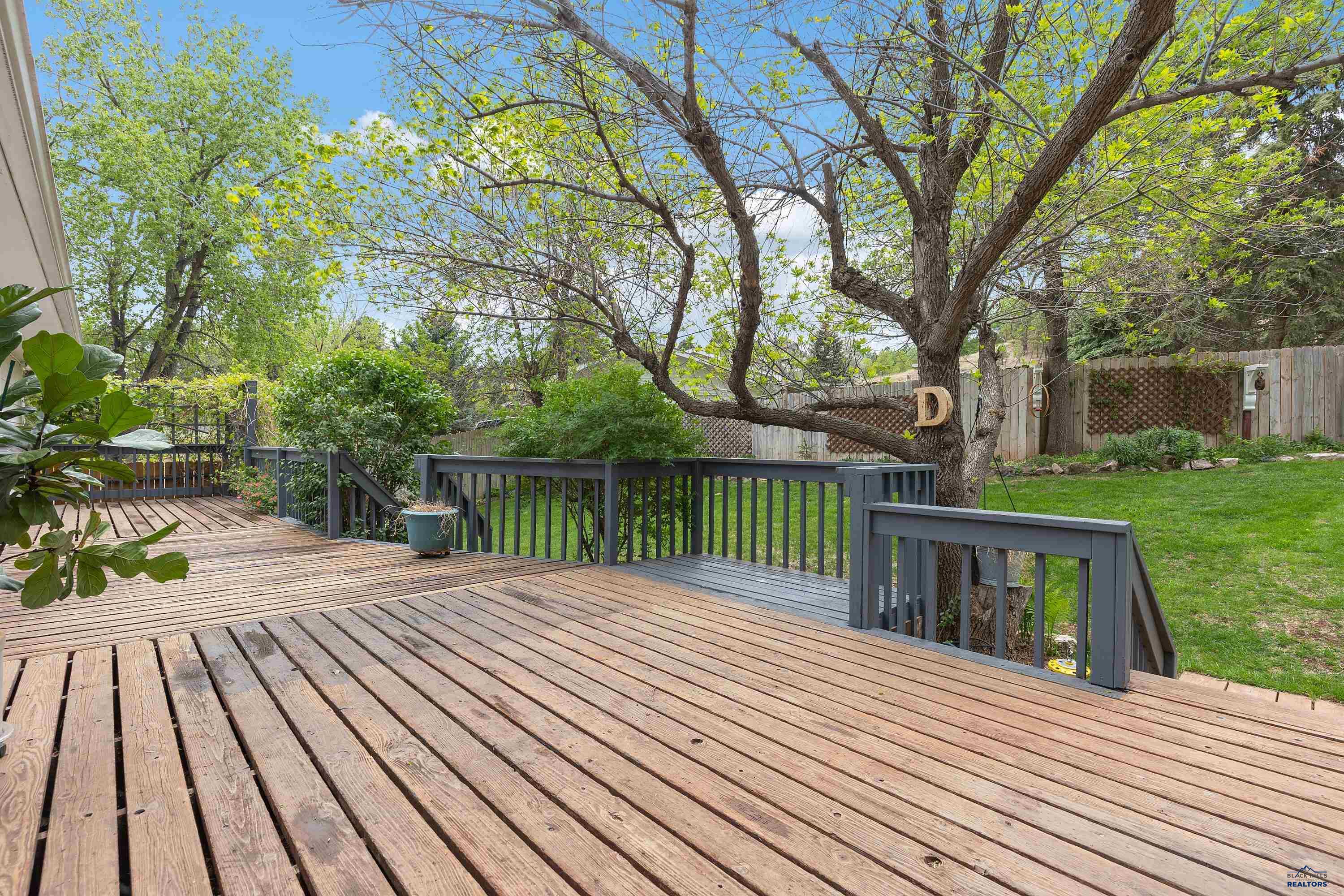 3002 HEIDIWAY LN