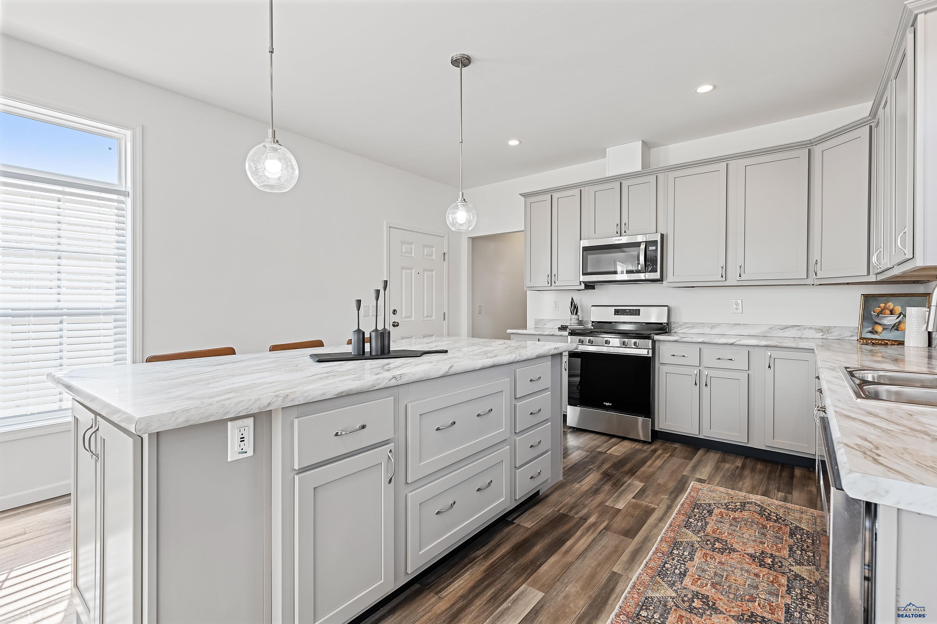 1717.99 E PHILADELPHIA