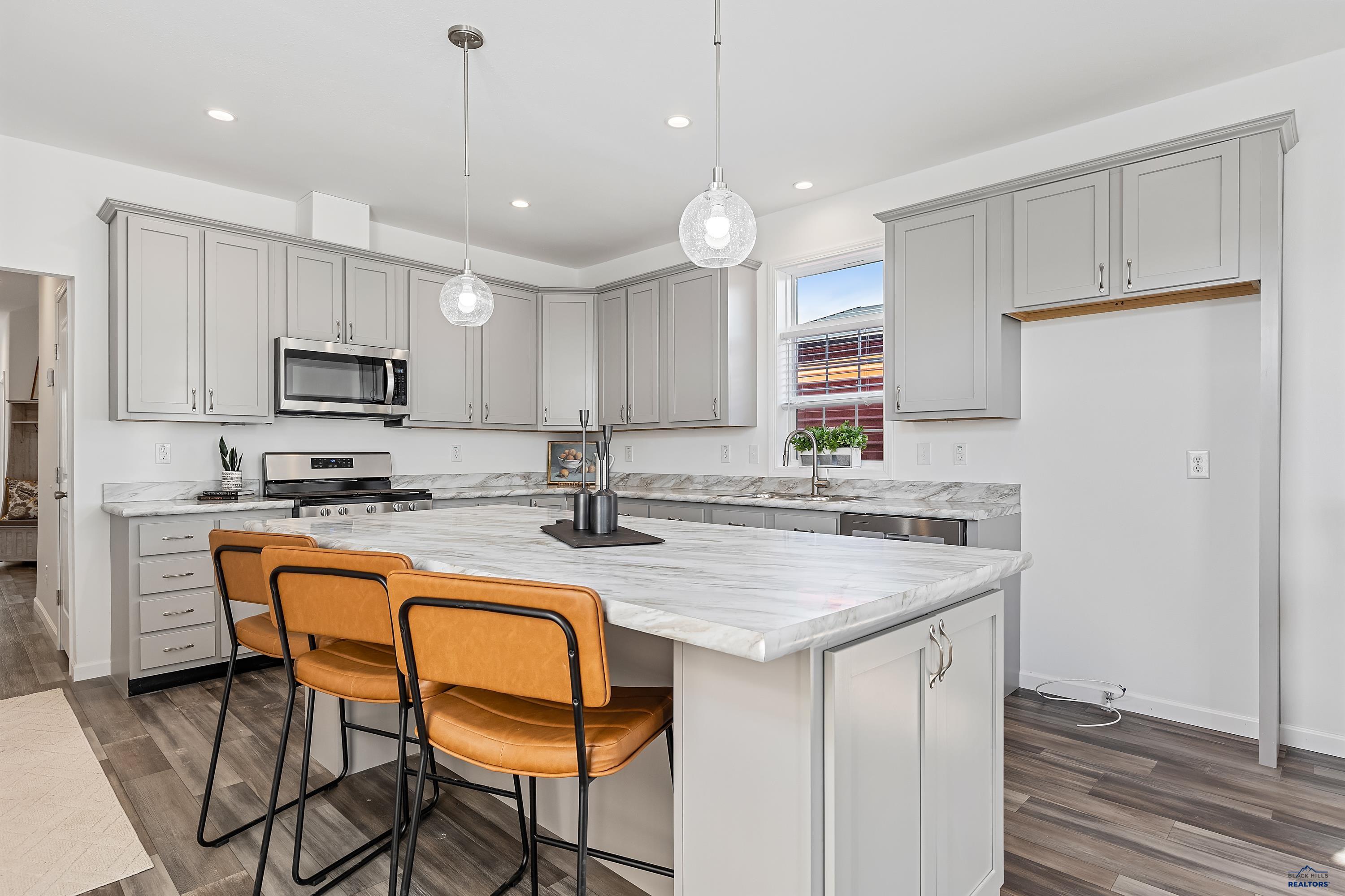 1717.99 E PHILADELPHIA