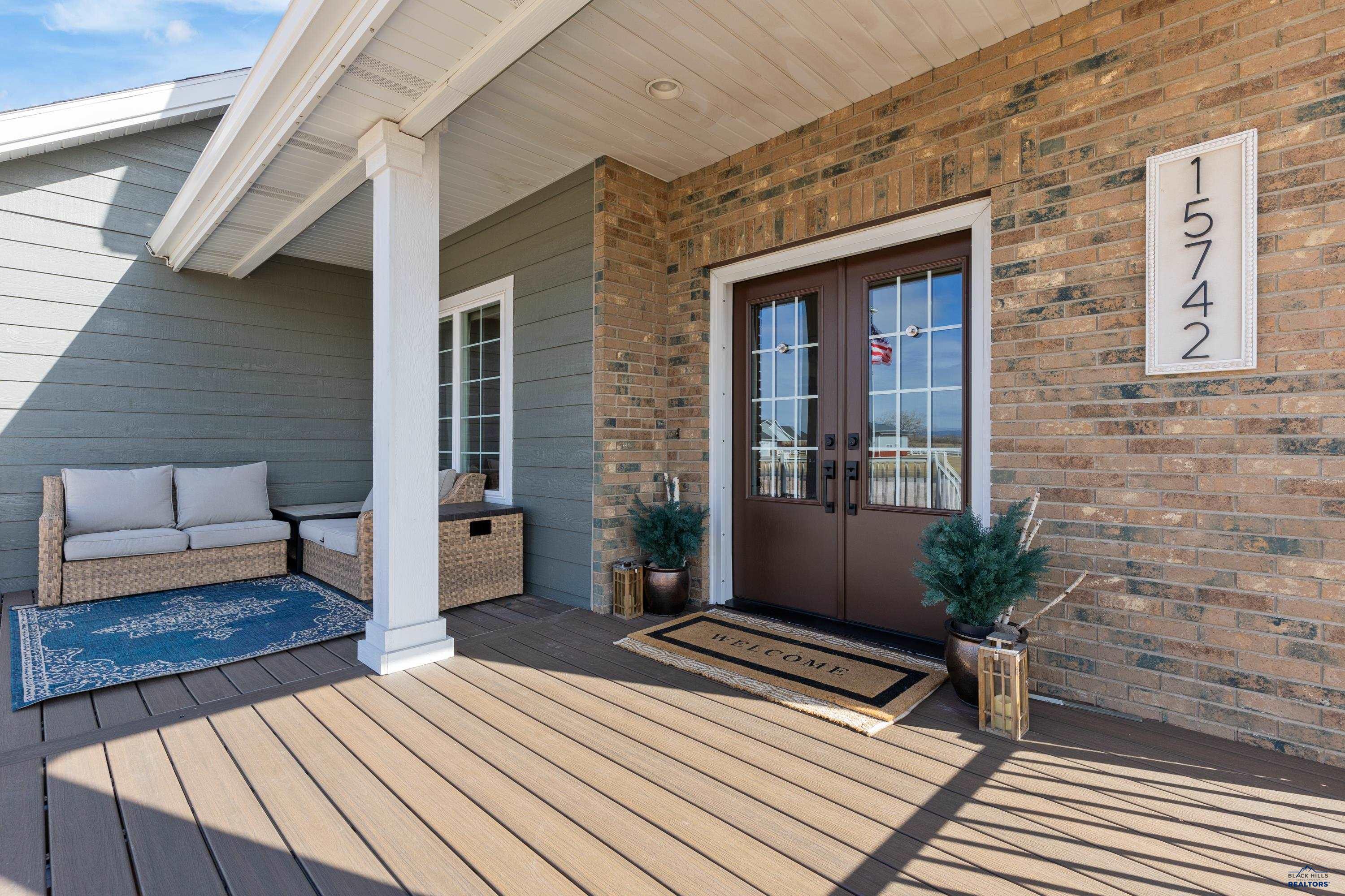 15742 GOLDEN VALLEY DR