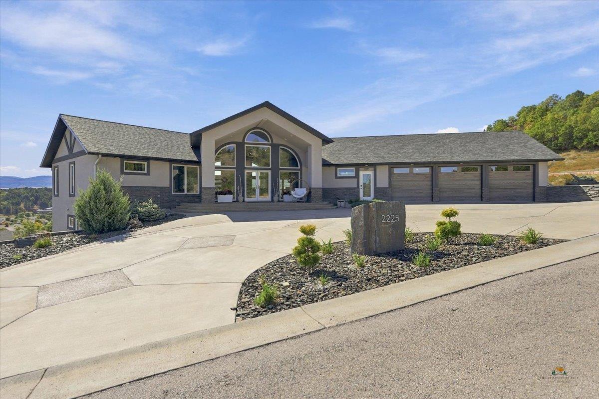 2225 SADDLE HORN DRIVE
