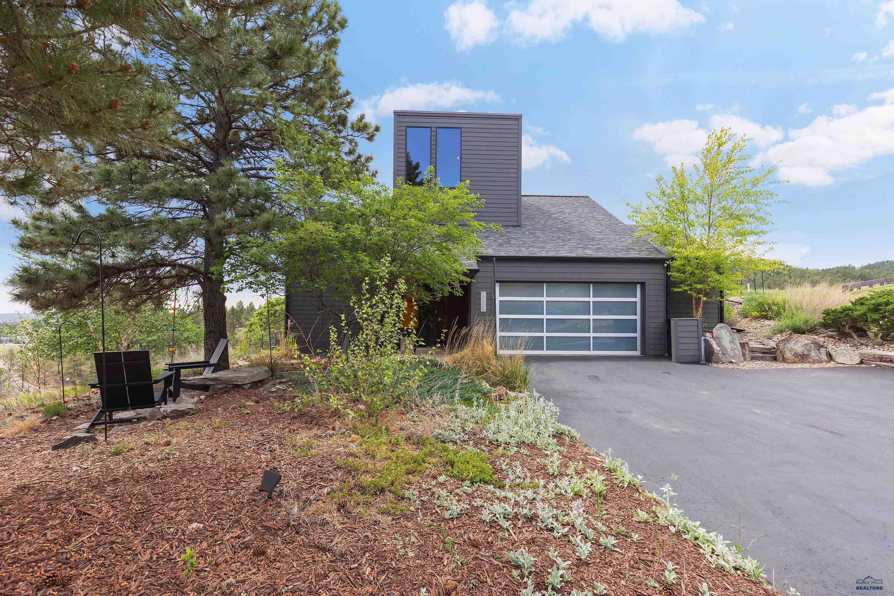 1127 WOODRIDGE DR