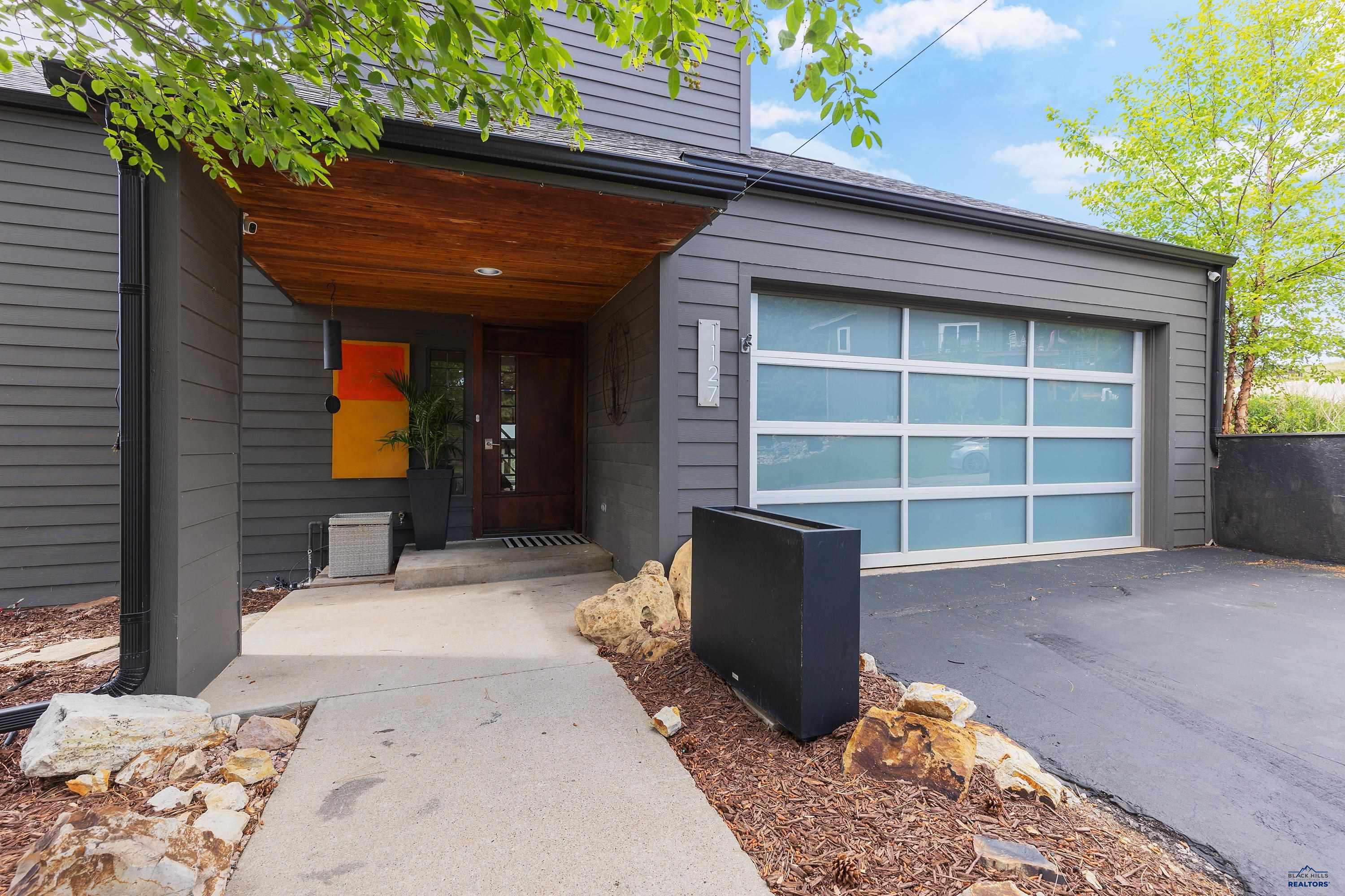 1127 WOODRIDGE DR