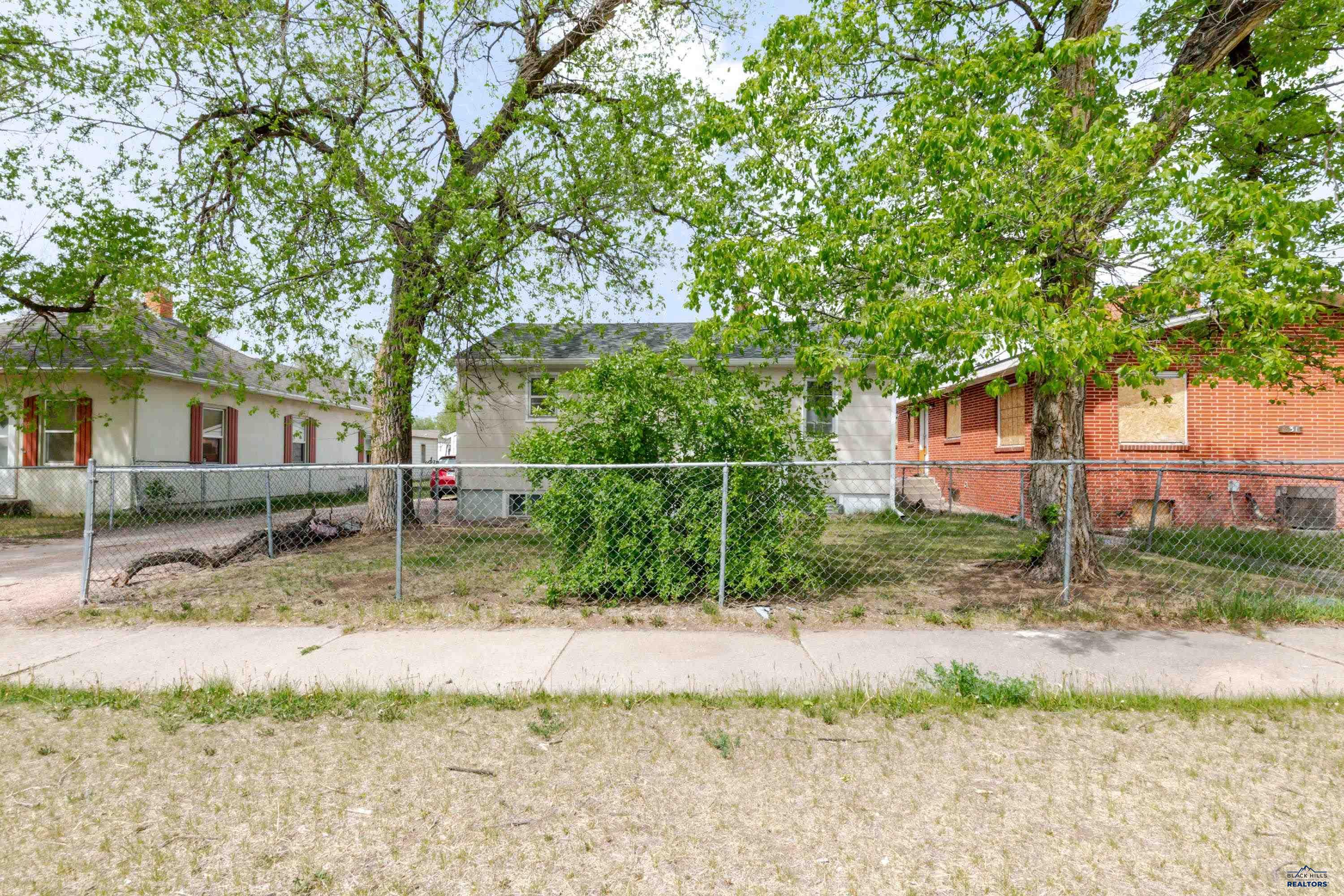 825 HOLCOMB AVE