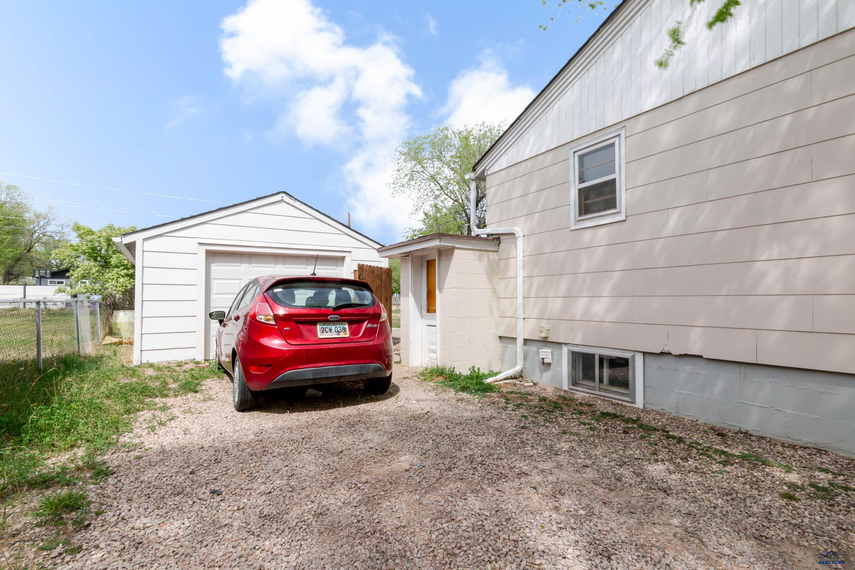 825 HOLCOMB AVE