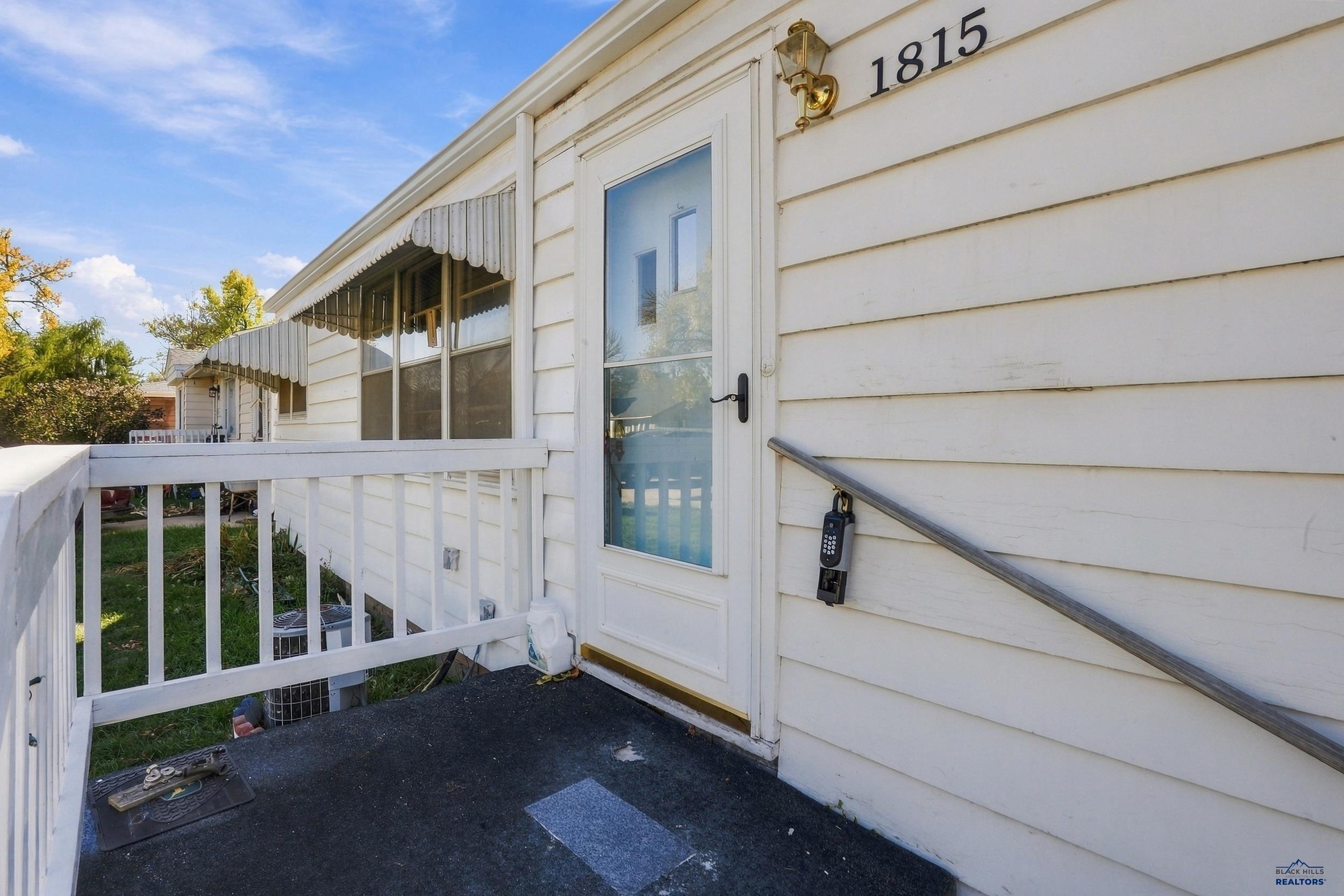 1815 EVERGREEN DR