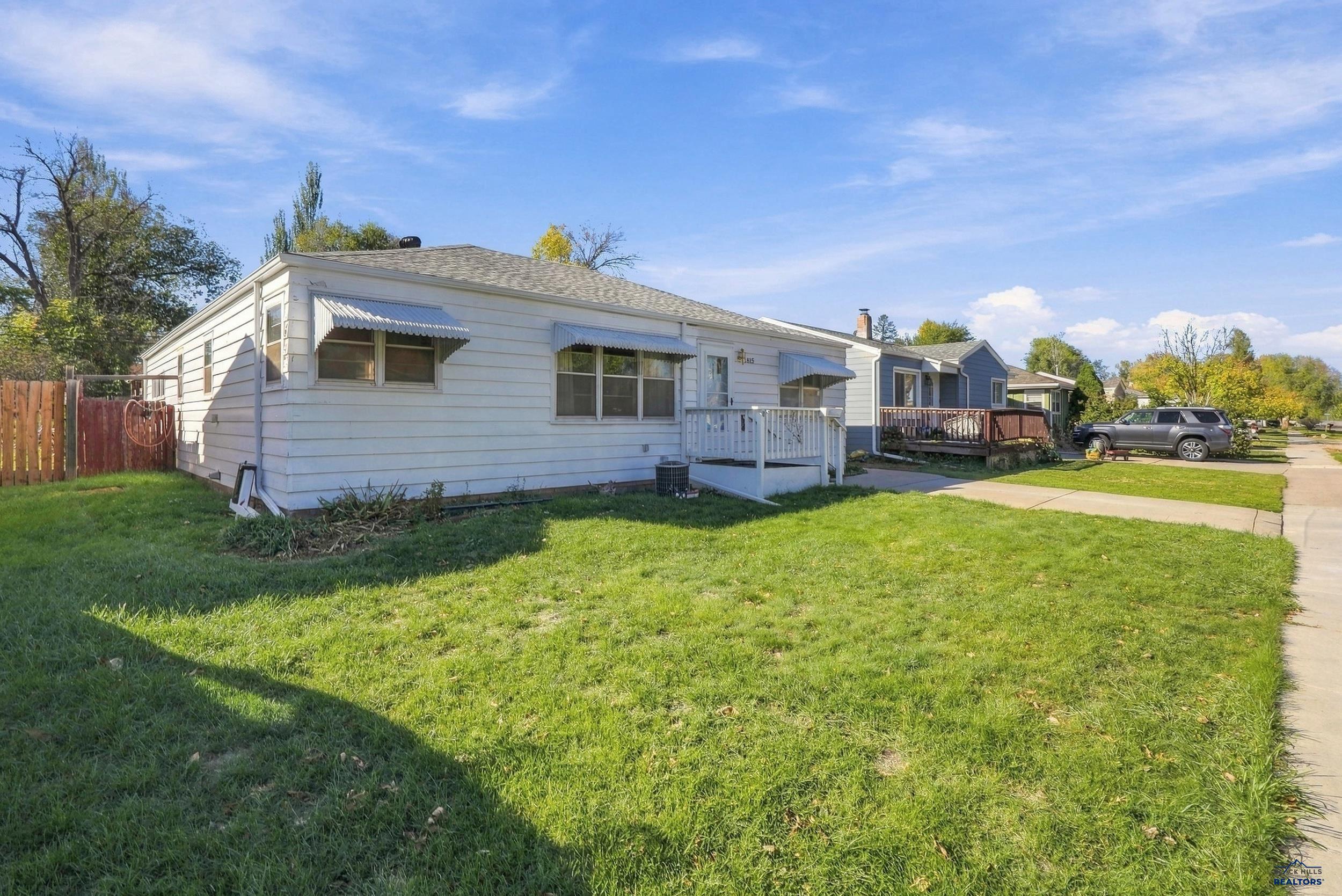 1815 EVERGREEN DR