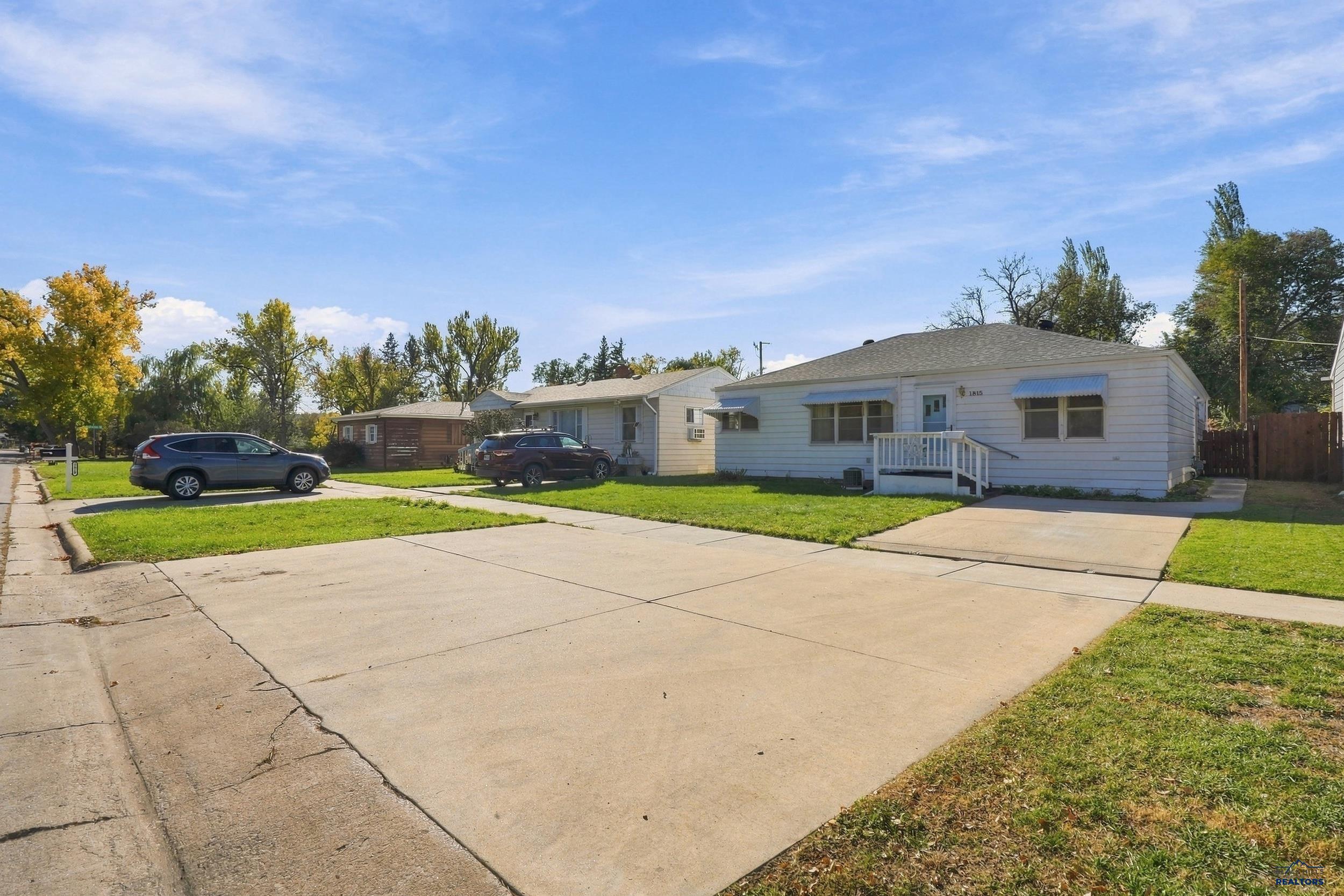 1815 EVERGREEN DR