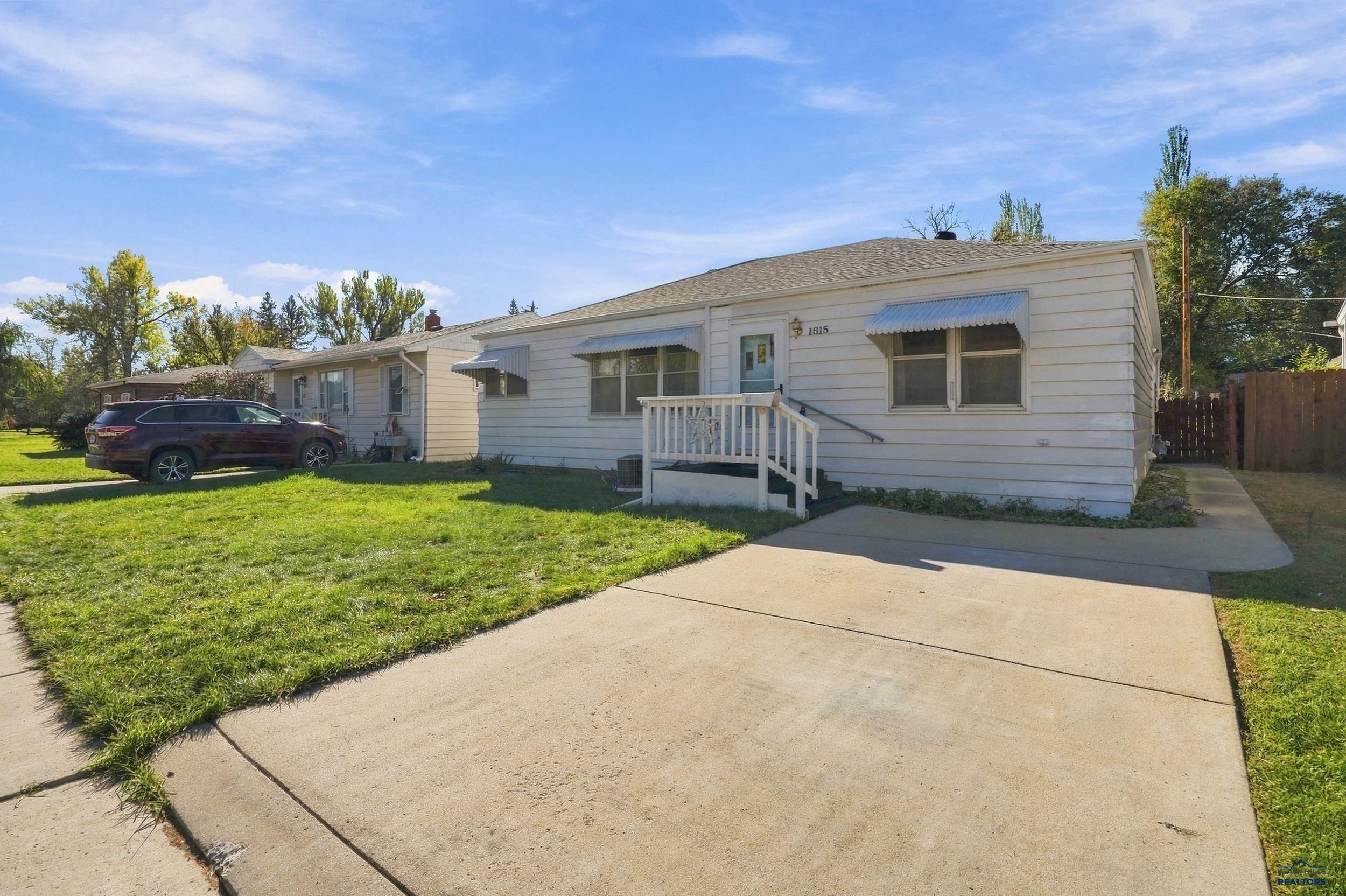 1815 EVERGREEN DR