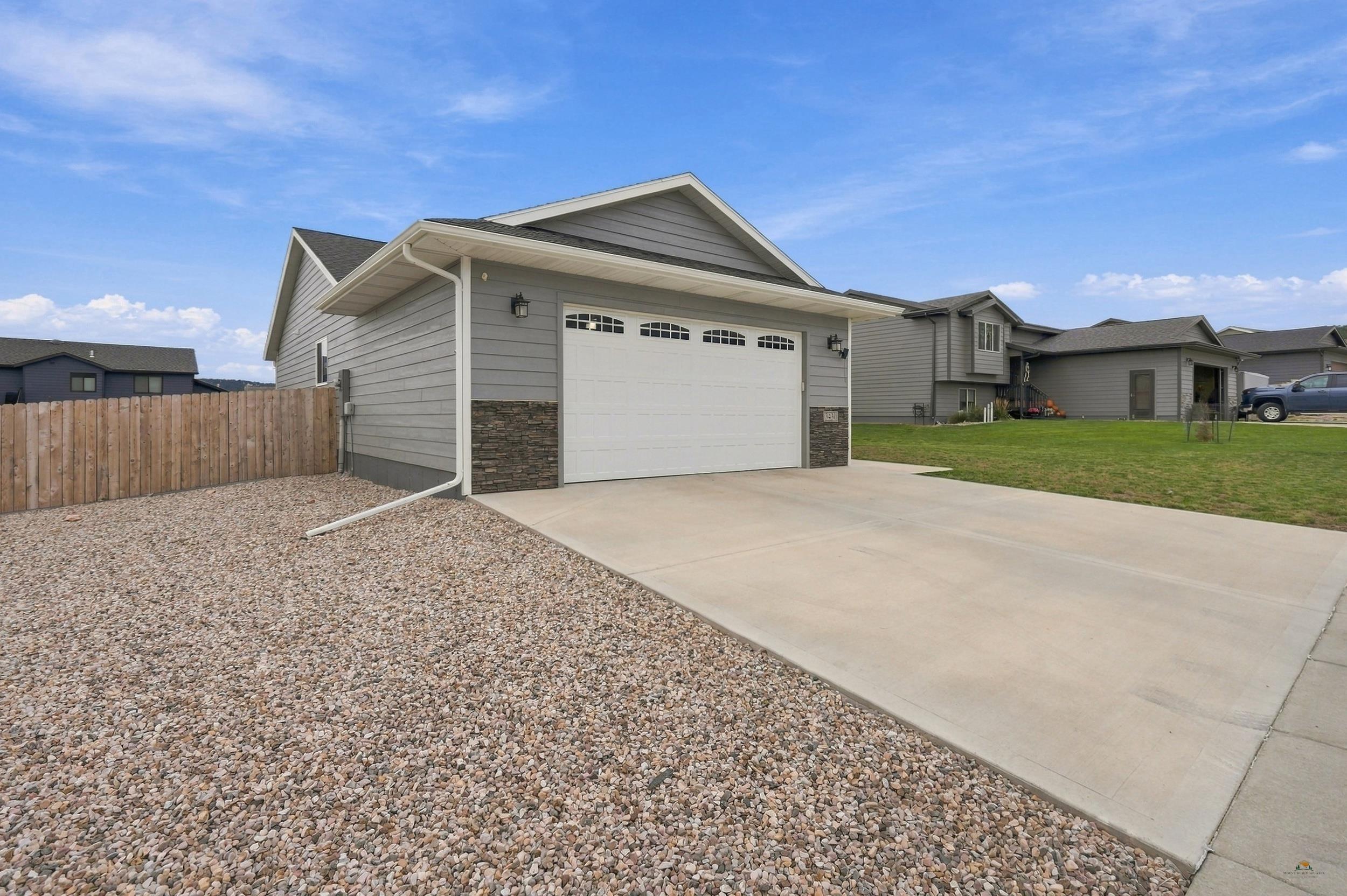 3430 DAVENPORT LOOP