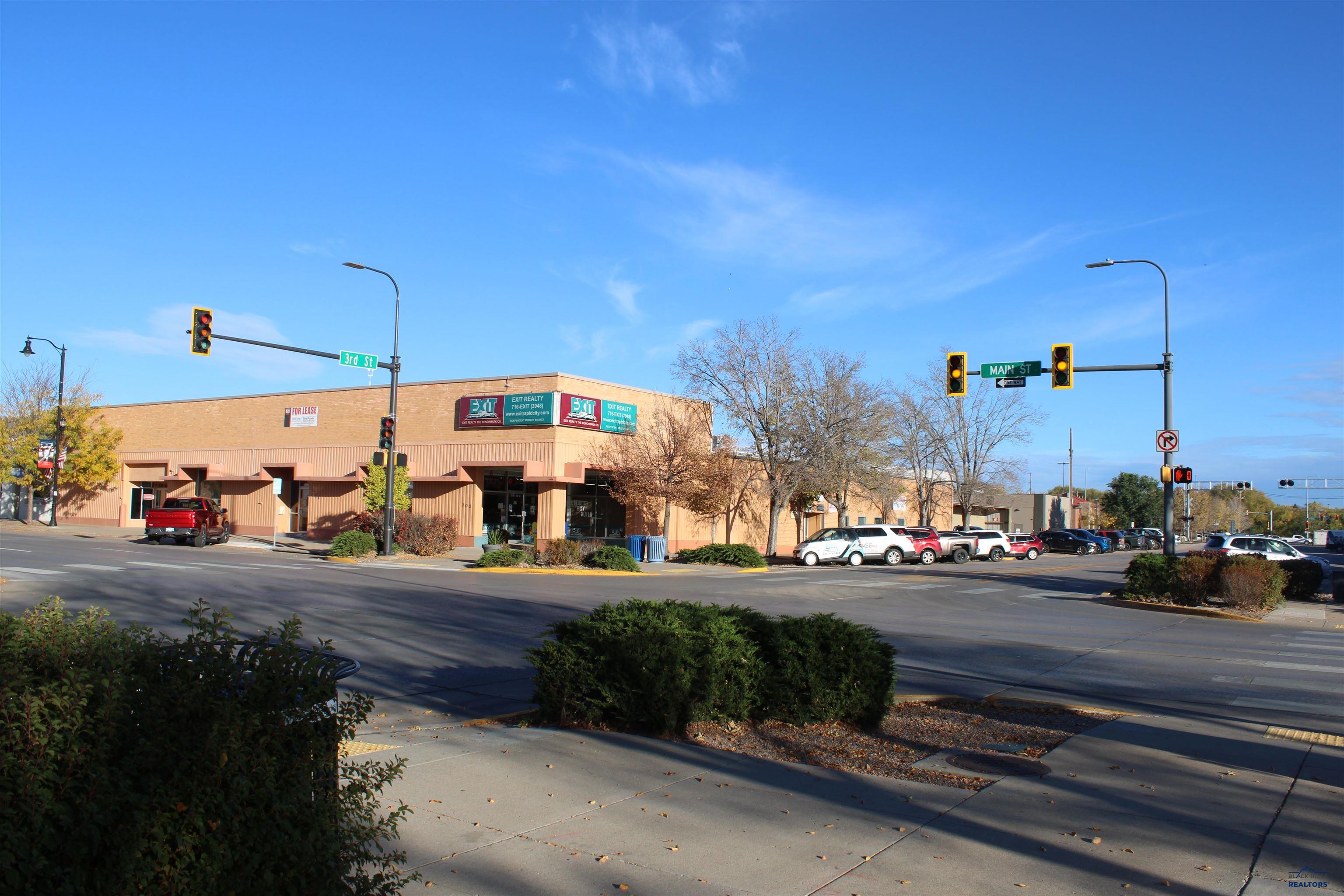 301 MAIN ST
