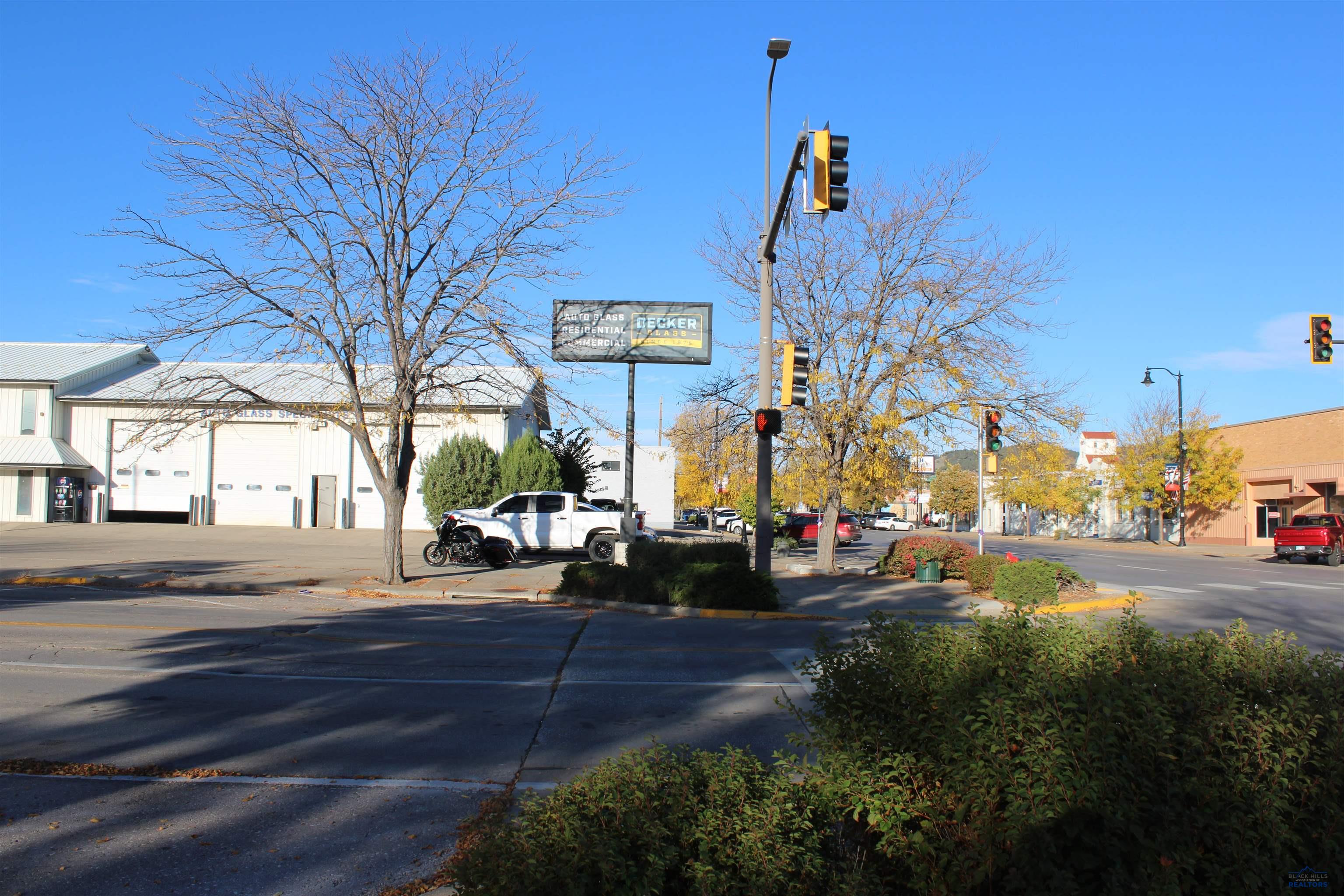 301 MAIN ST