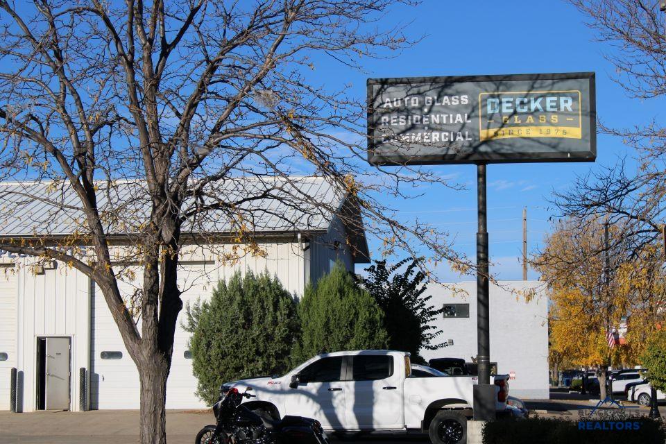 301 MAIN ST