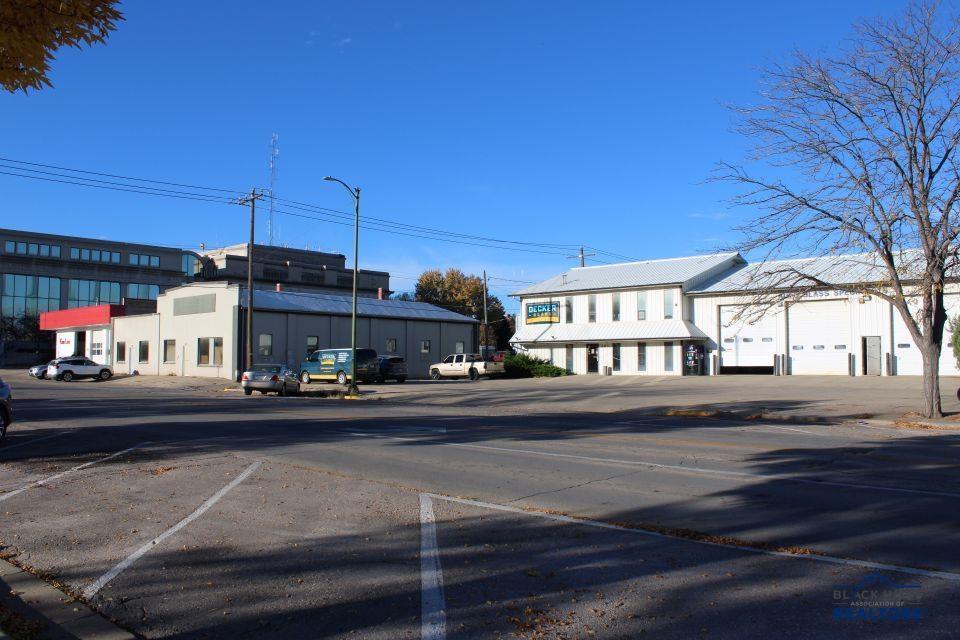 301 MAIN ST