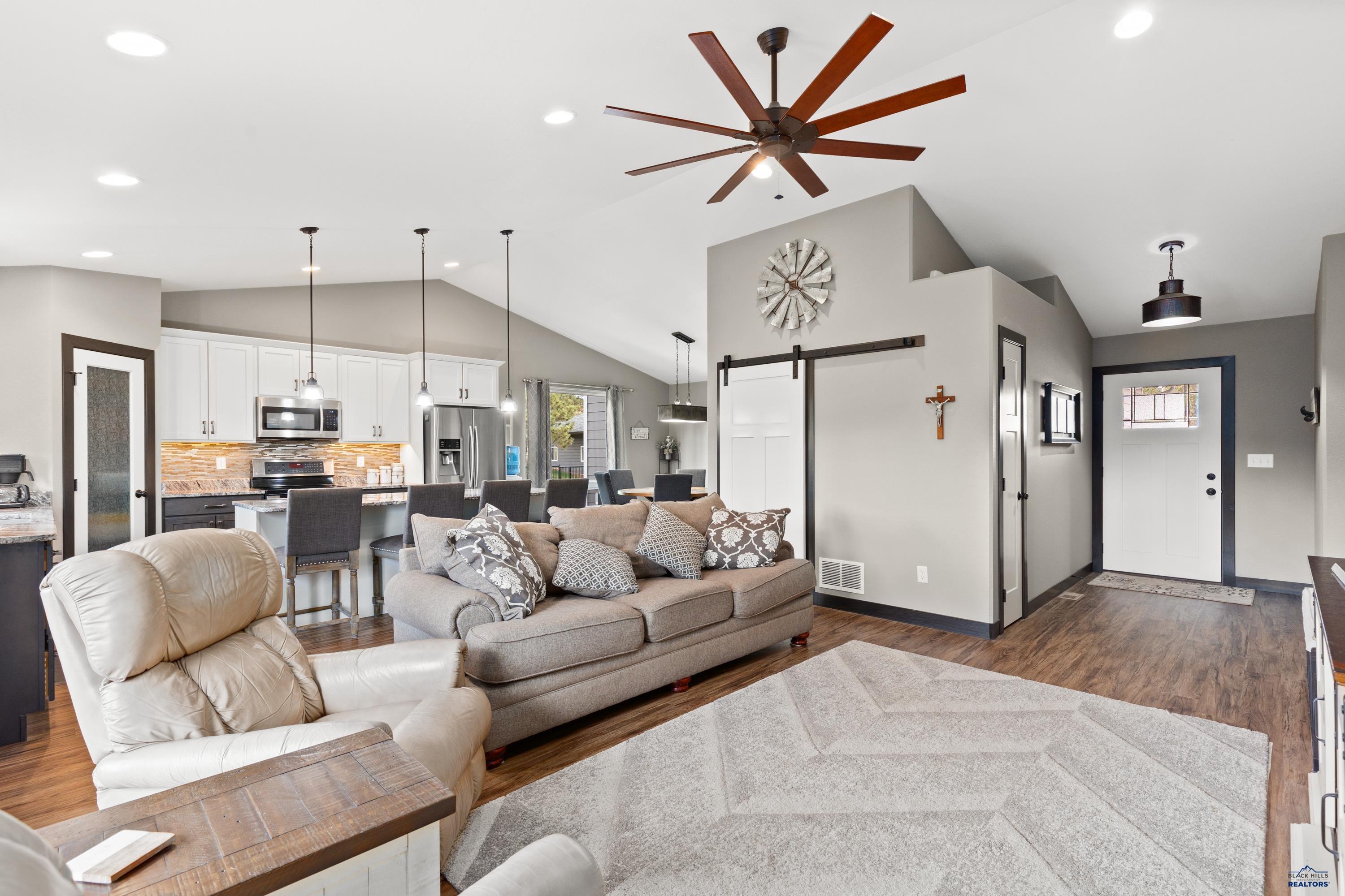 13855 BOX CANYON RD